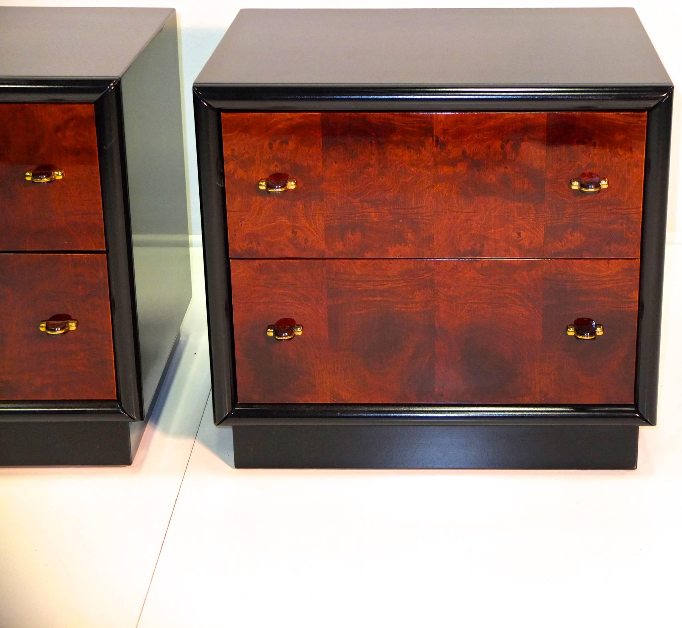 Restored Pair of Henredon Scene Three Nightstands In Excellent Condition In Hanover, MA