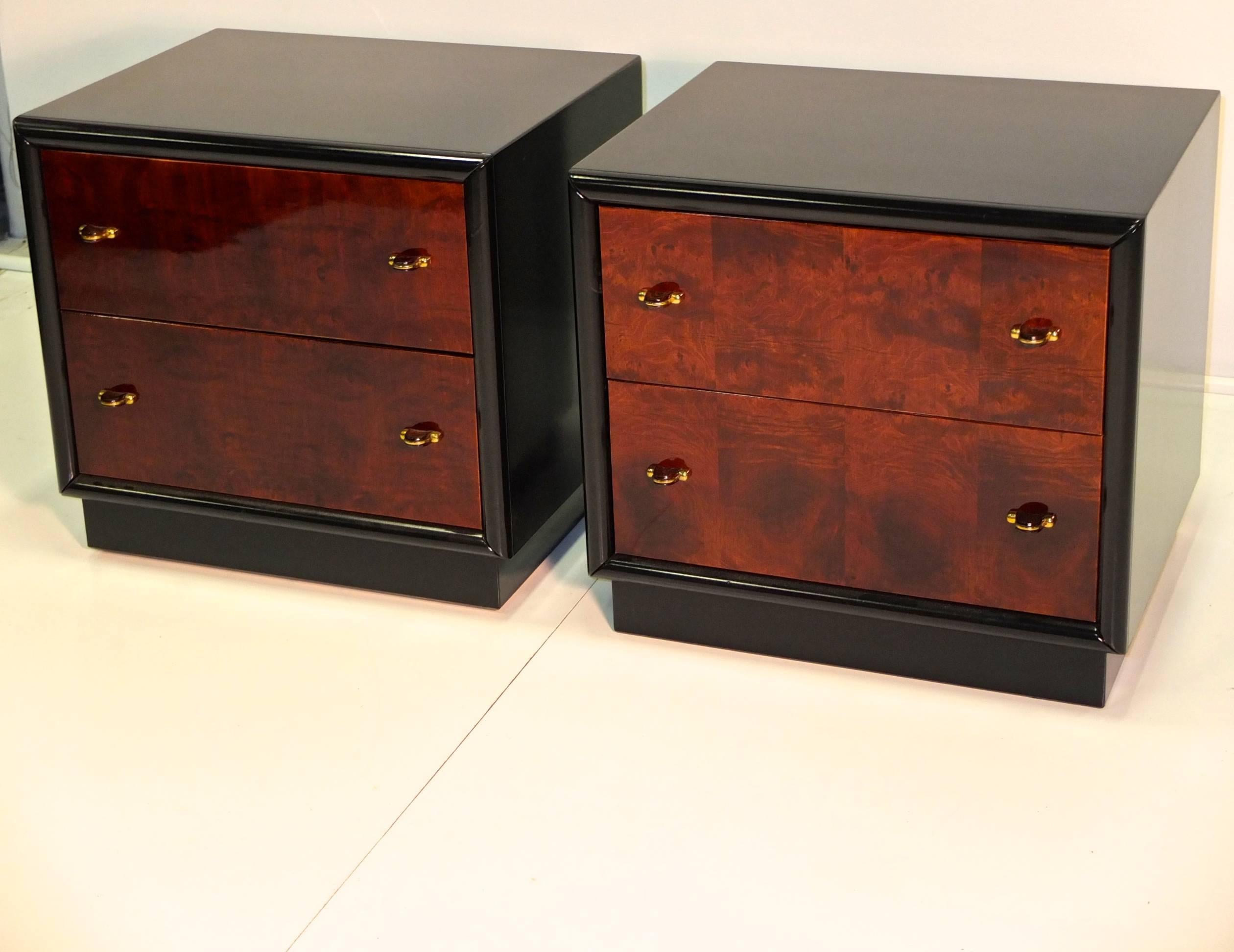 Late 20th Century Restored Pair of Henredon Scene Three Nightstands