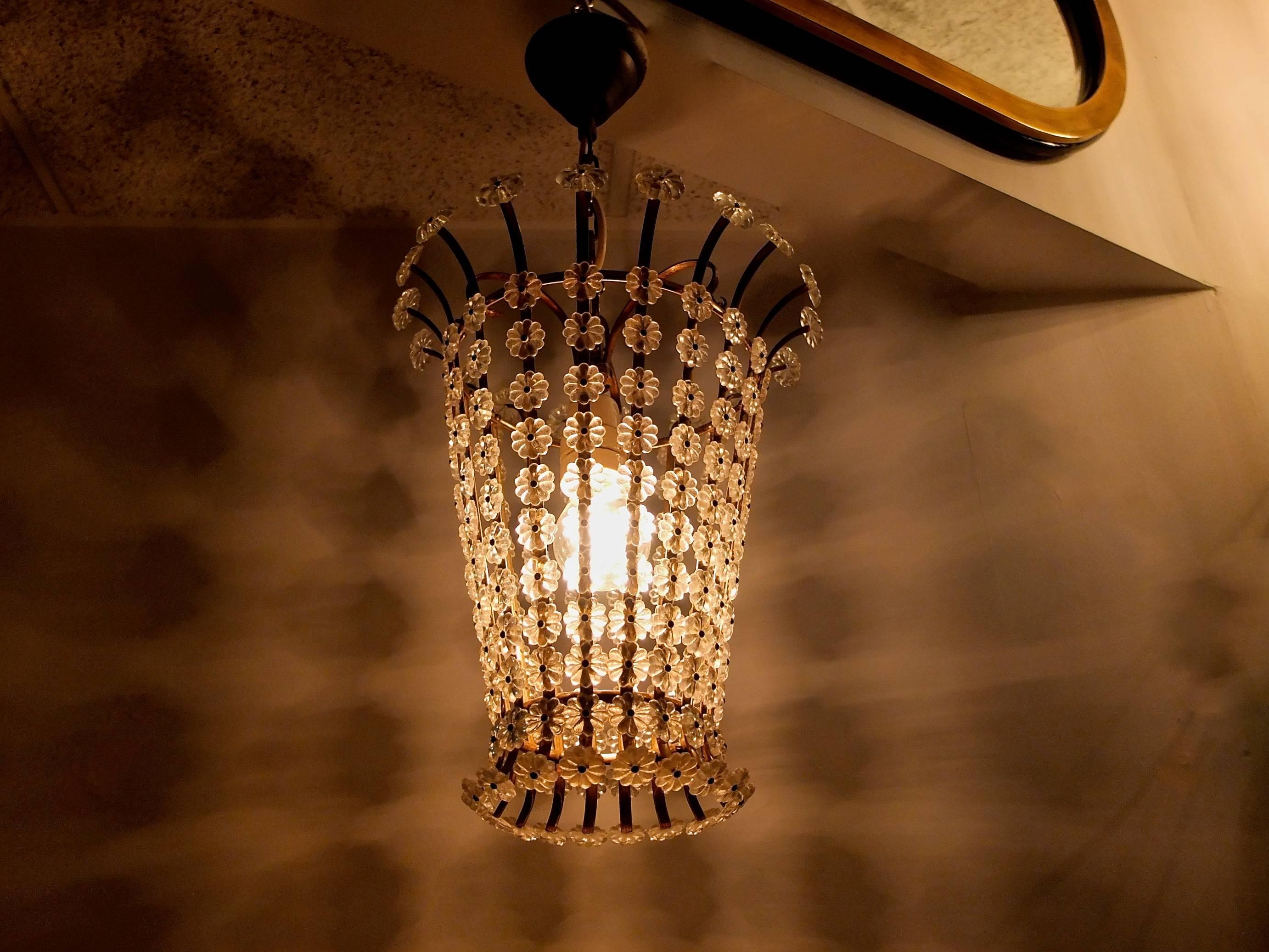 Lanterna svedese del 1950 con cornice in ottone e rosette in plexi in vendita 2