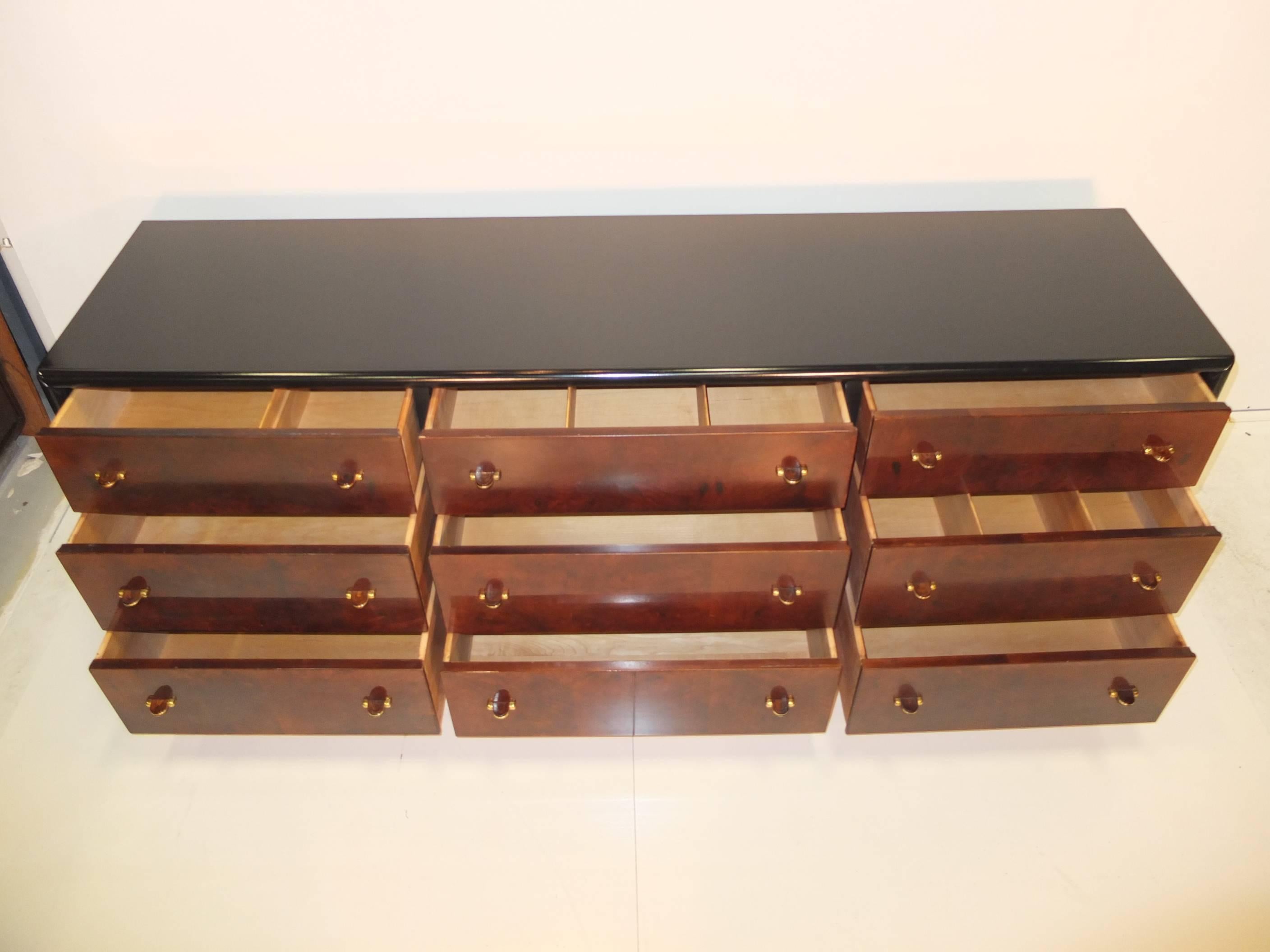 Henredon Scene Three Chest of Nine Drawers In Excellent Condition In Hanover, MA