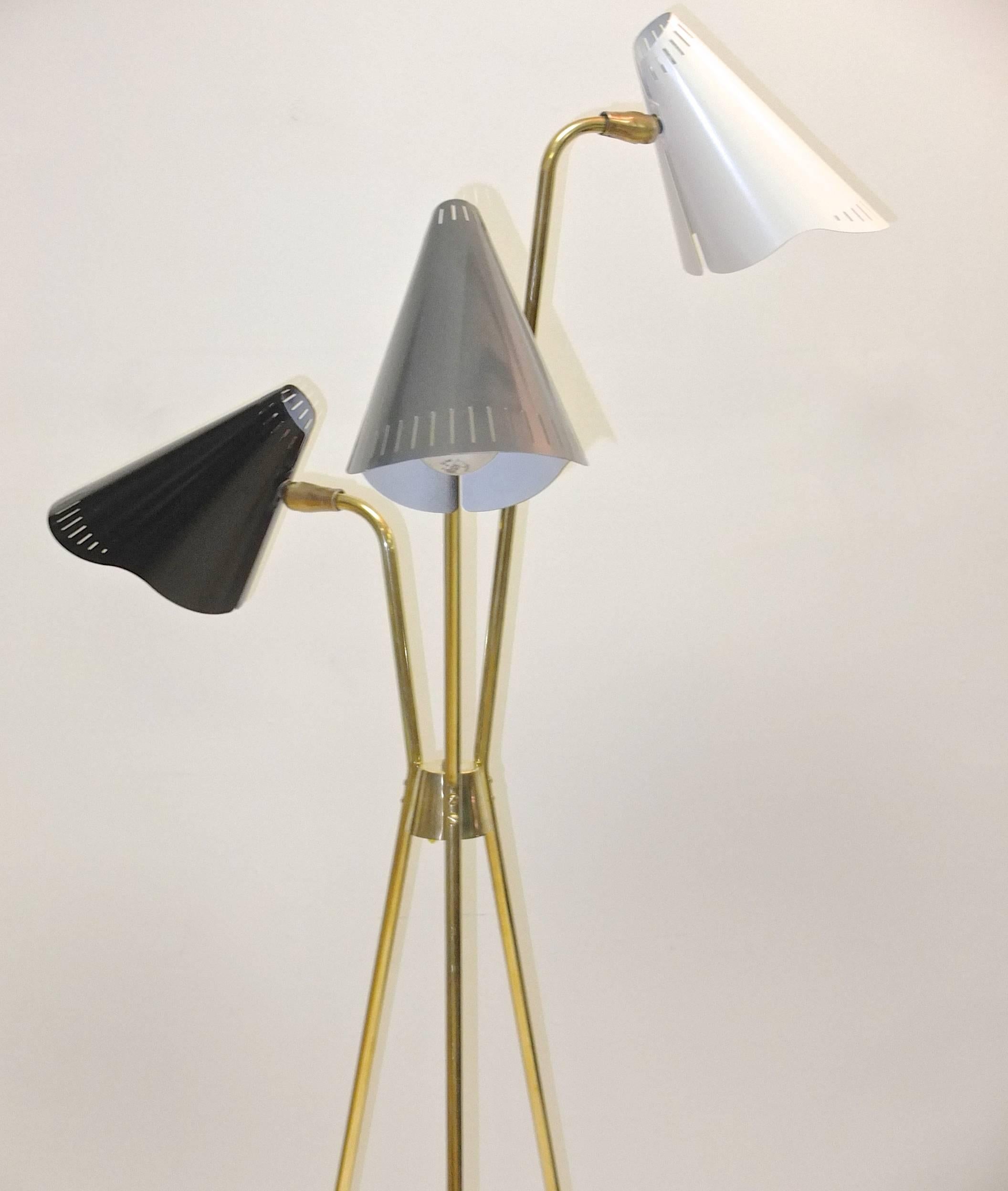 Gerald Thurston for Lightolier Brass Tripod Floor Lamp In Excellent Condition In Hanover, MA