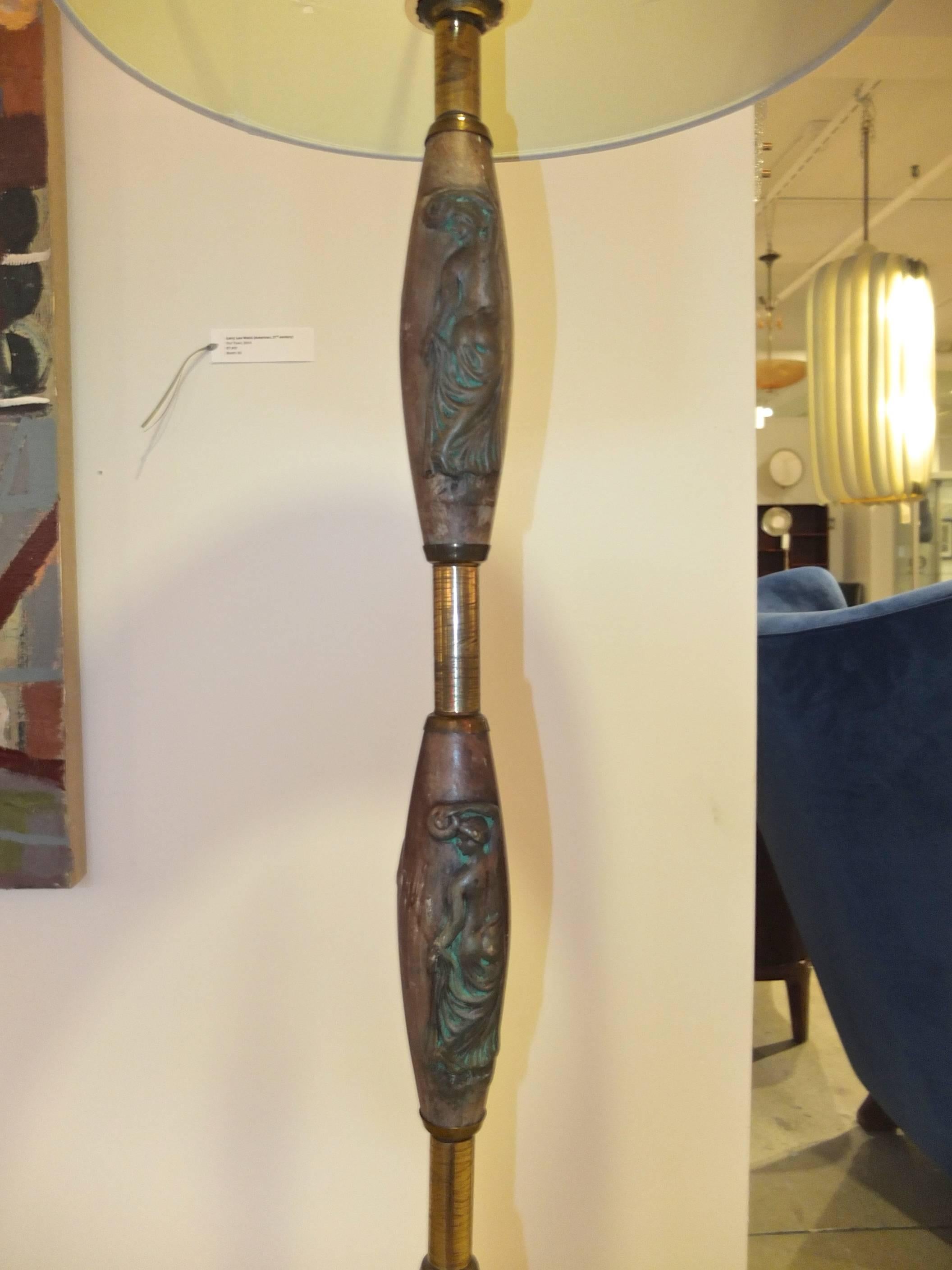 1940s, Italian, Porcelain and Brass Floor Lamp In Excellent Condition For Sale In Hanover, MA