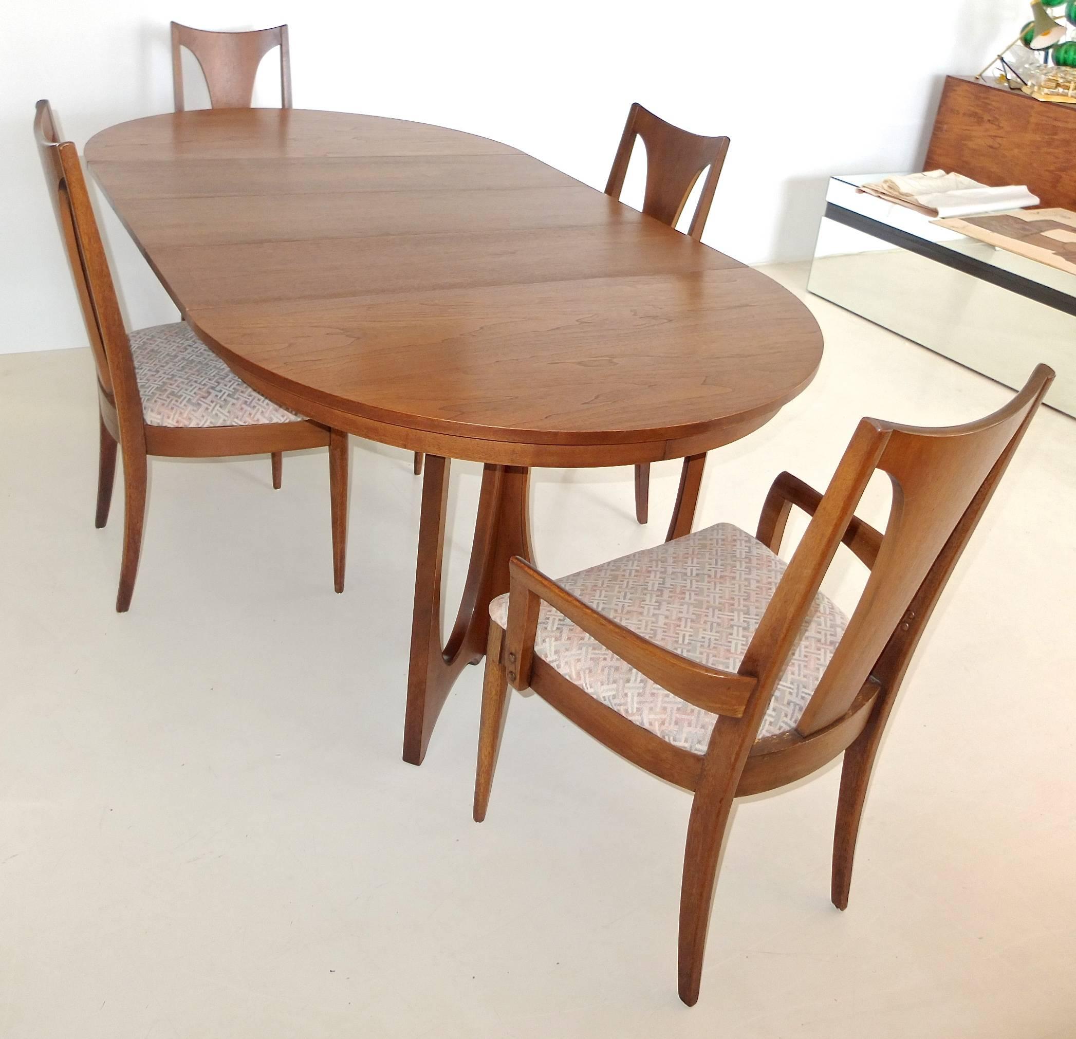 Broyhill Brasilia Walnut Dining Table and Chairs 1