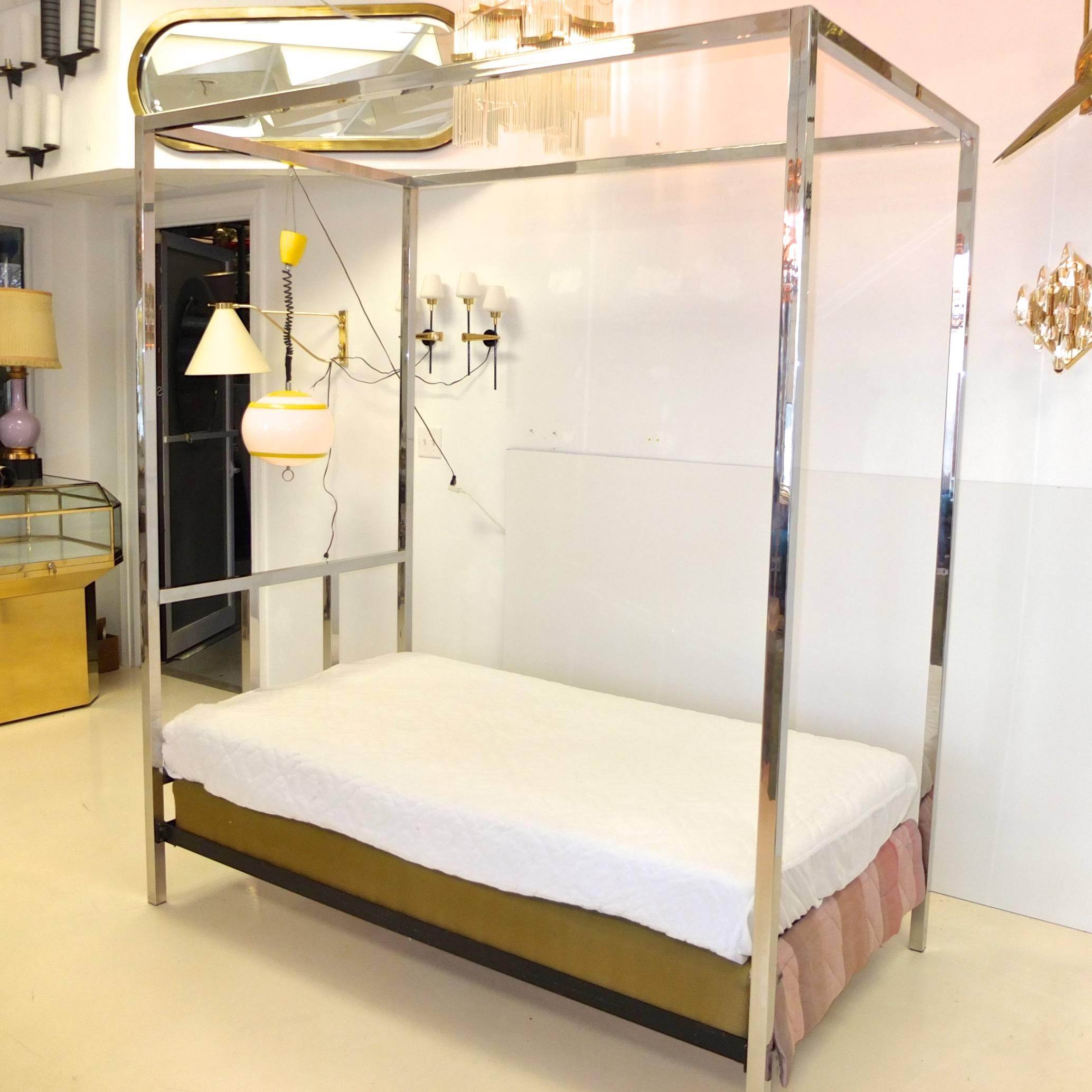 four poster day bed