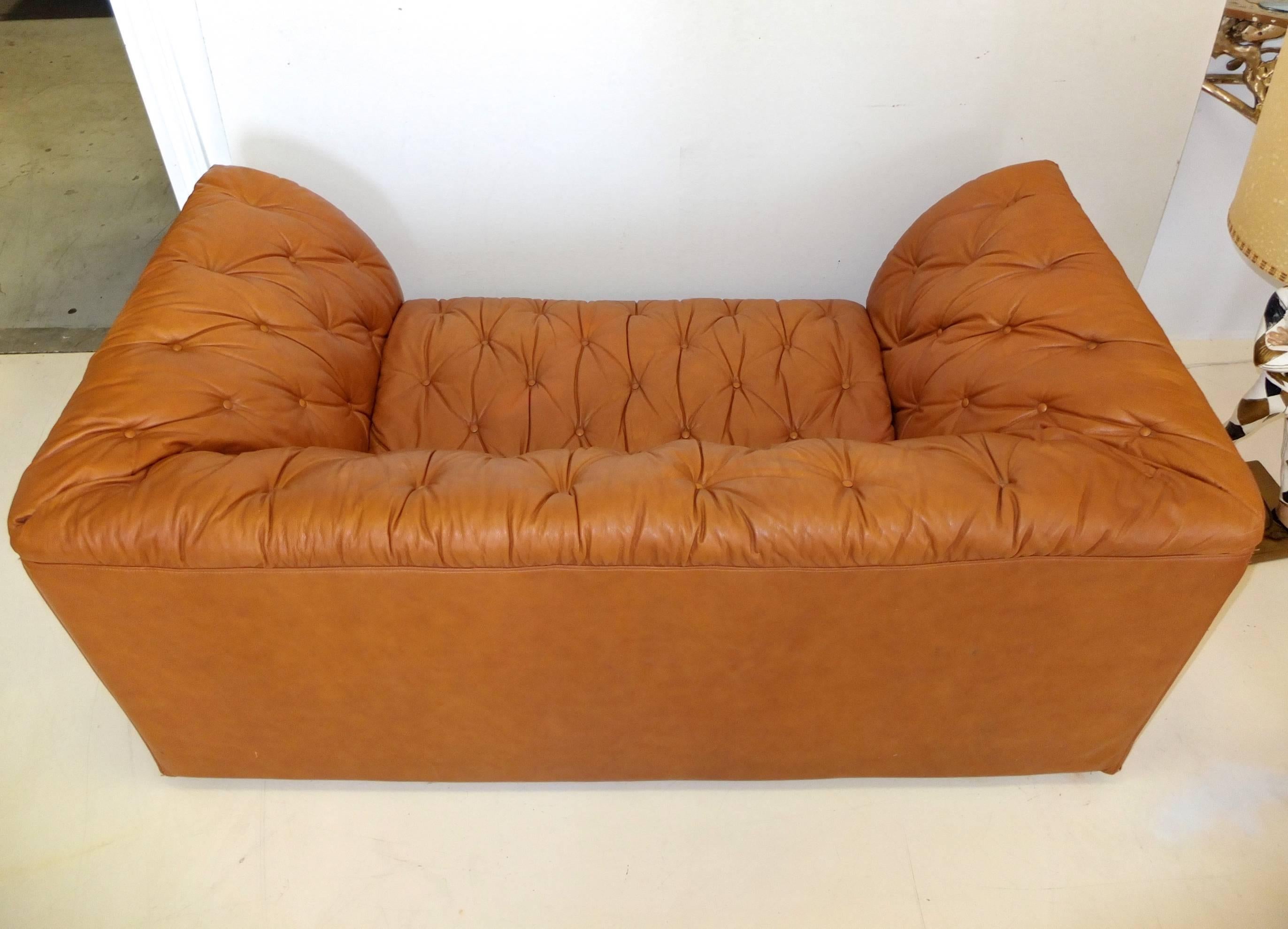 1970's Italian Tufted Leather Sofa by Ambienti Bernini In Good Condition For Sale In Hanover, MA