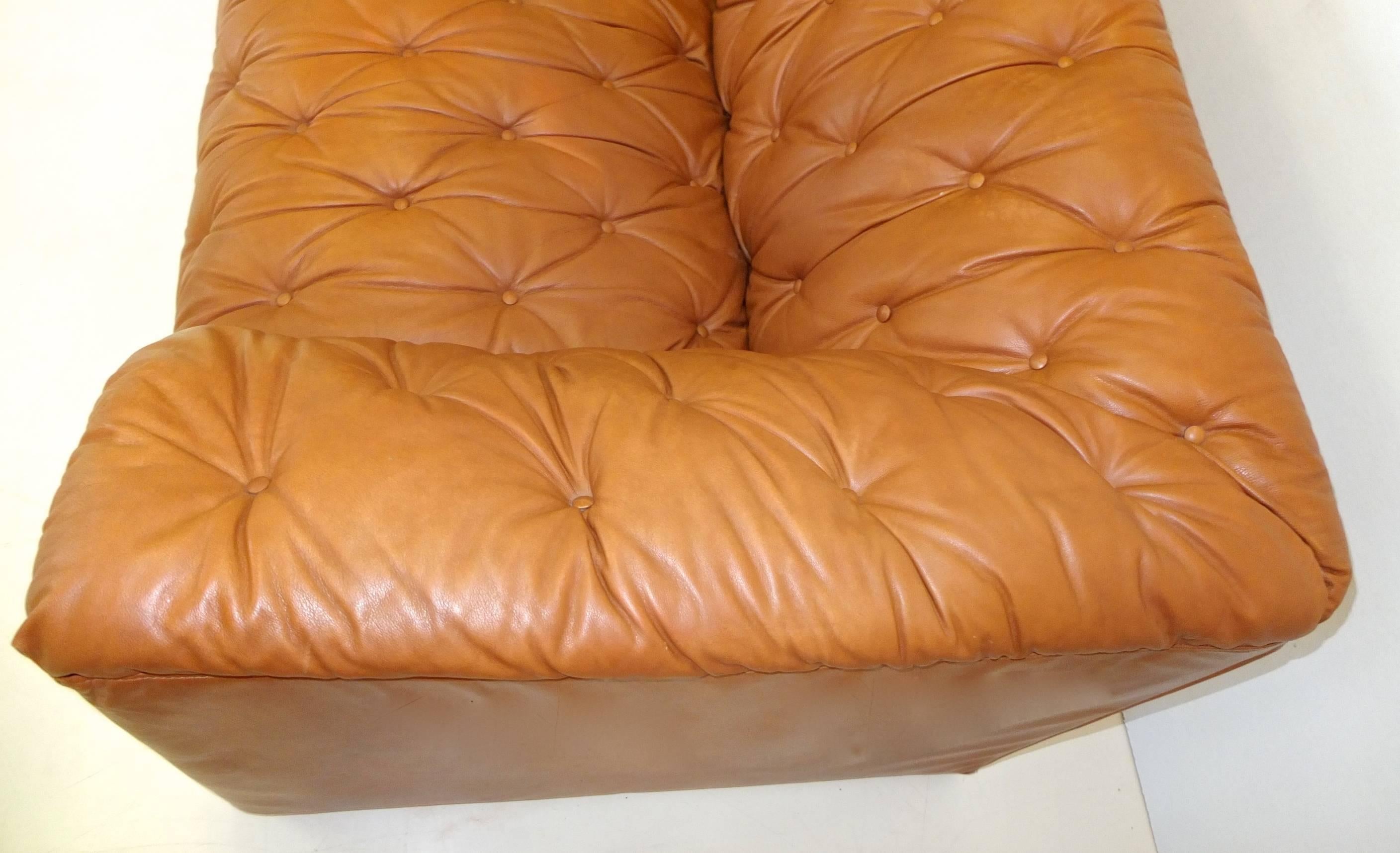 1970's Italian Tufted Leather Sofa by Ambienti Bernini For Sale 1