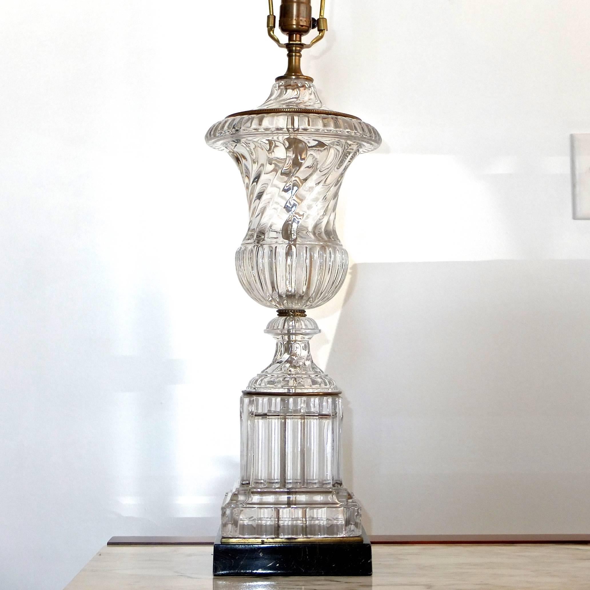 3 Vasen-Lampen aus wirbeltem Kristall im Baccarat-Stil von Paul Hanson (Bronze) im Angebot
