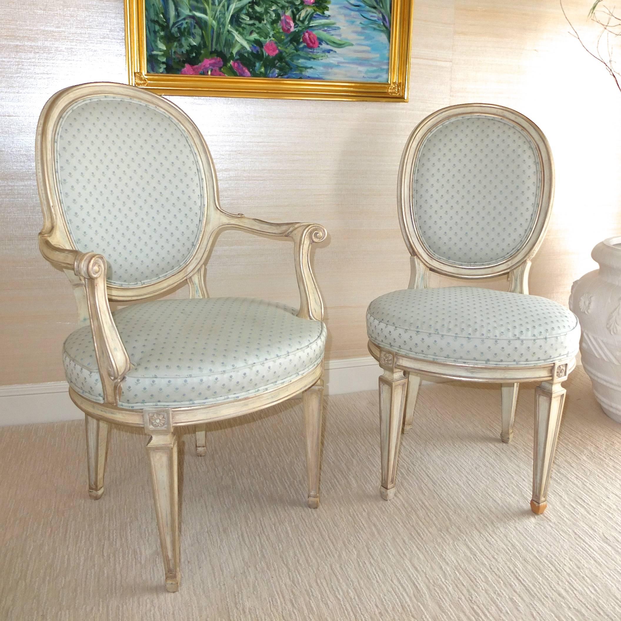 Set aus ovalen Stühlen mit Rückenlehne im Louis XV.-Stil im Zustand „Gut“ im Angebot in Hanover, MA