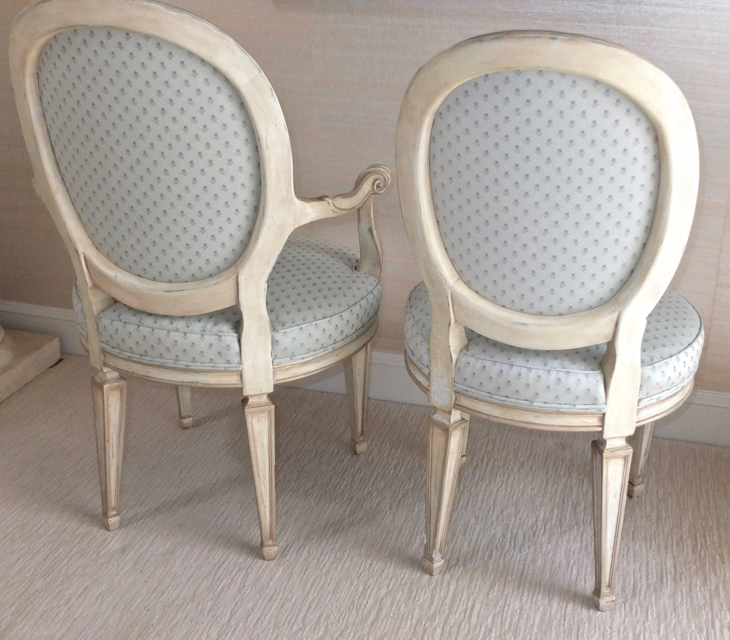 Set aus ovalen Stühlen mit Rückenlehne im Louis XV.-Stil im Angebot 1