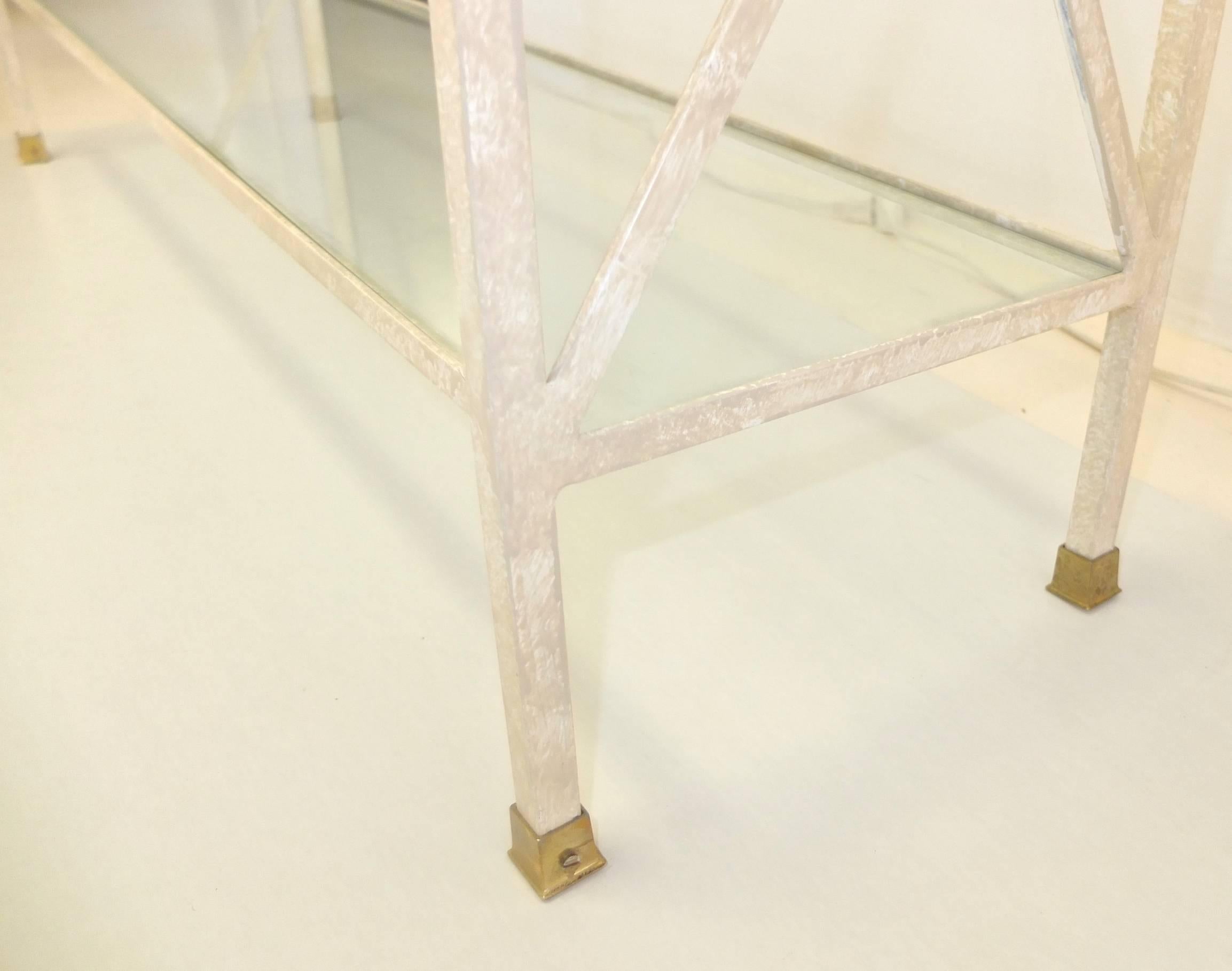 Étagère de Hierro Esmaltado Estilo Directoire con Adornos de Latón en venta 2