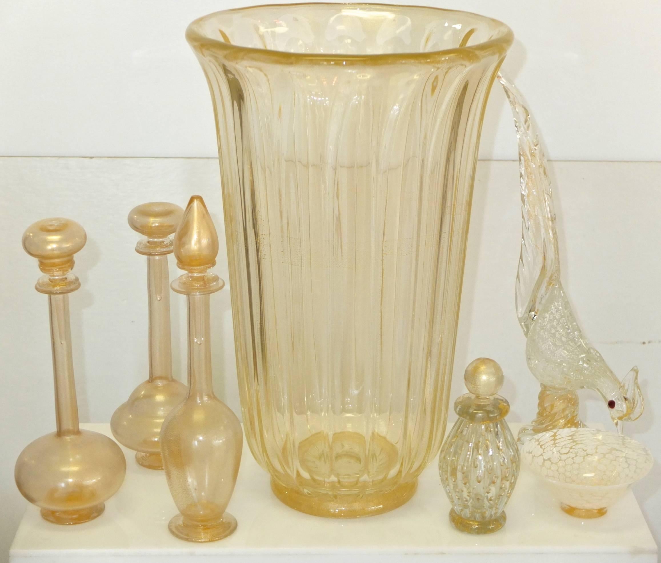 Murano Glass Seguso Vetri d'Arte Flower Vase with Gold Flecks For Sale