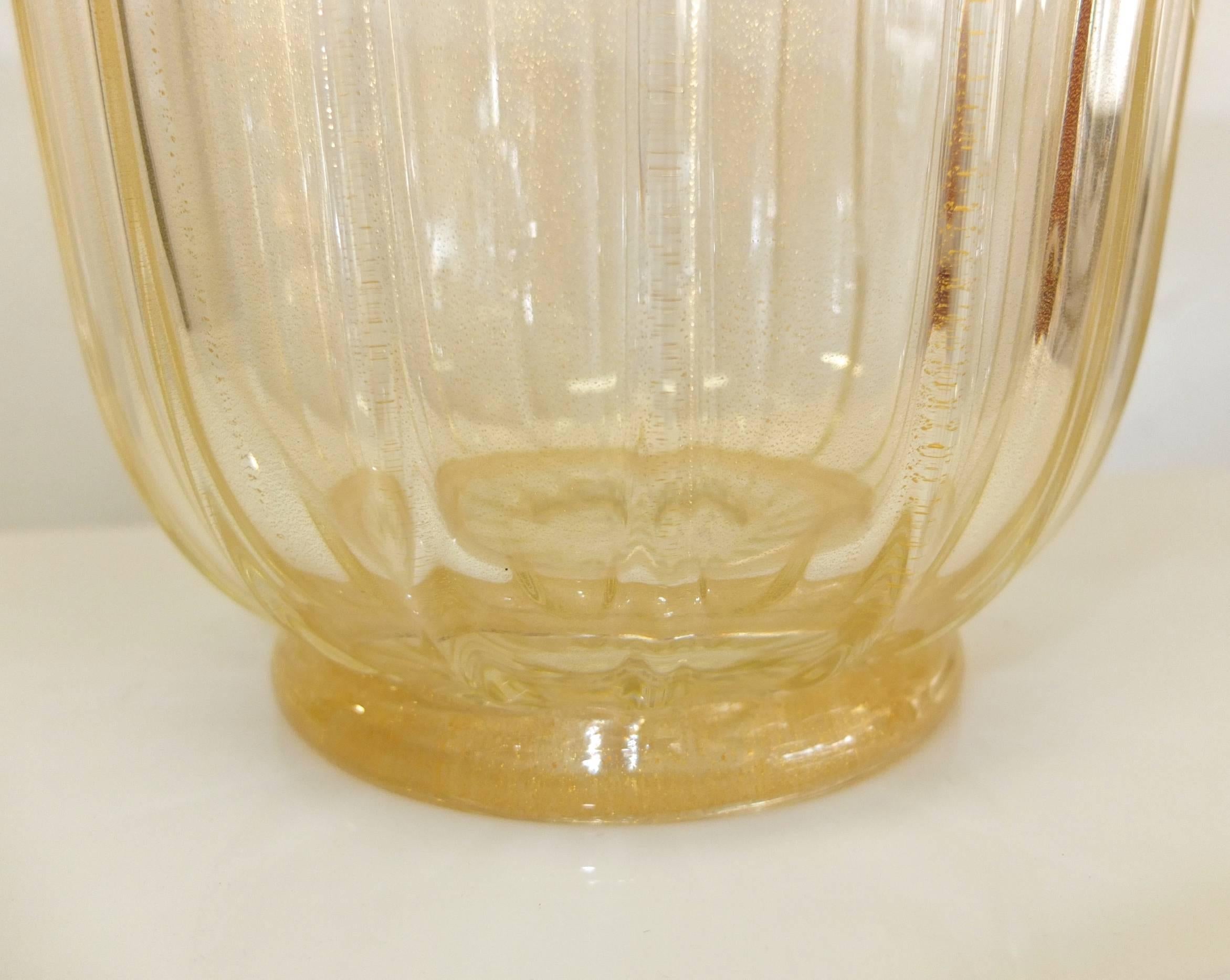Seguso Vetri d'Arte Flower Vase with Gold Flecks For Sale 1