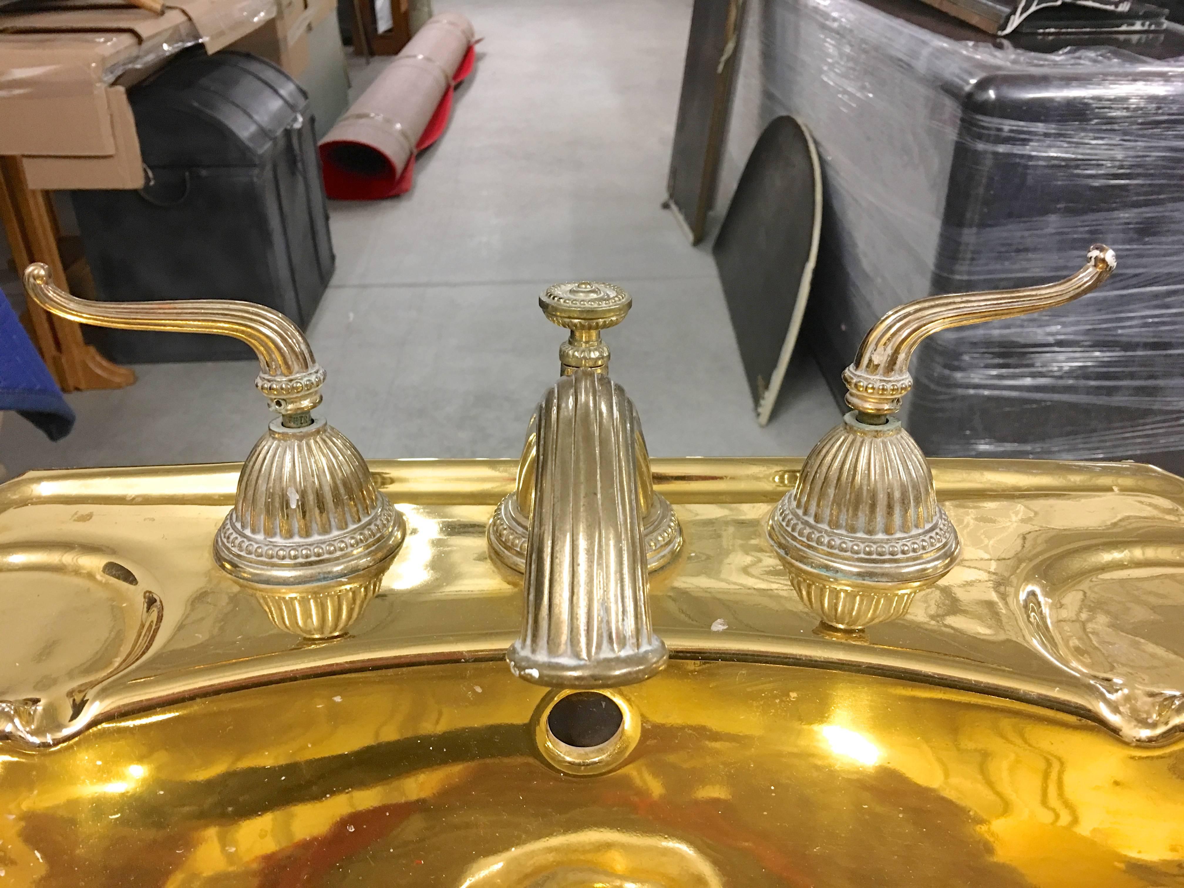Gold Porcelain Pedestal Sink In Good Condition In Hanover, MA