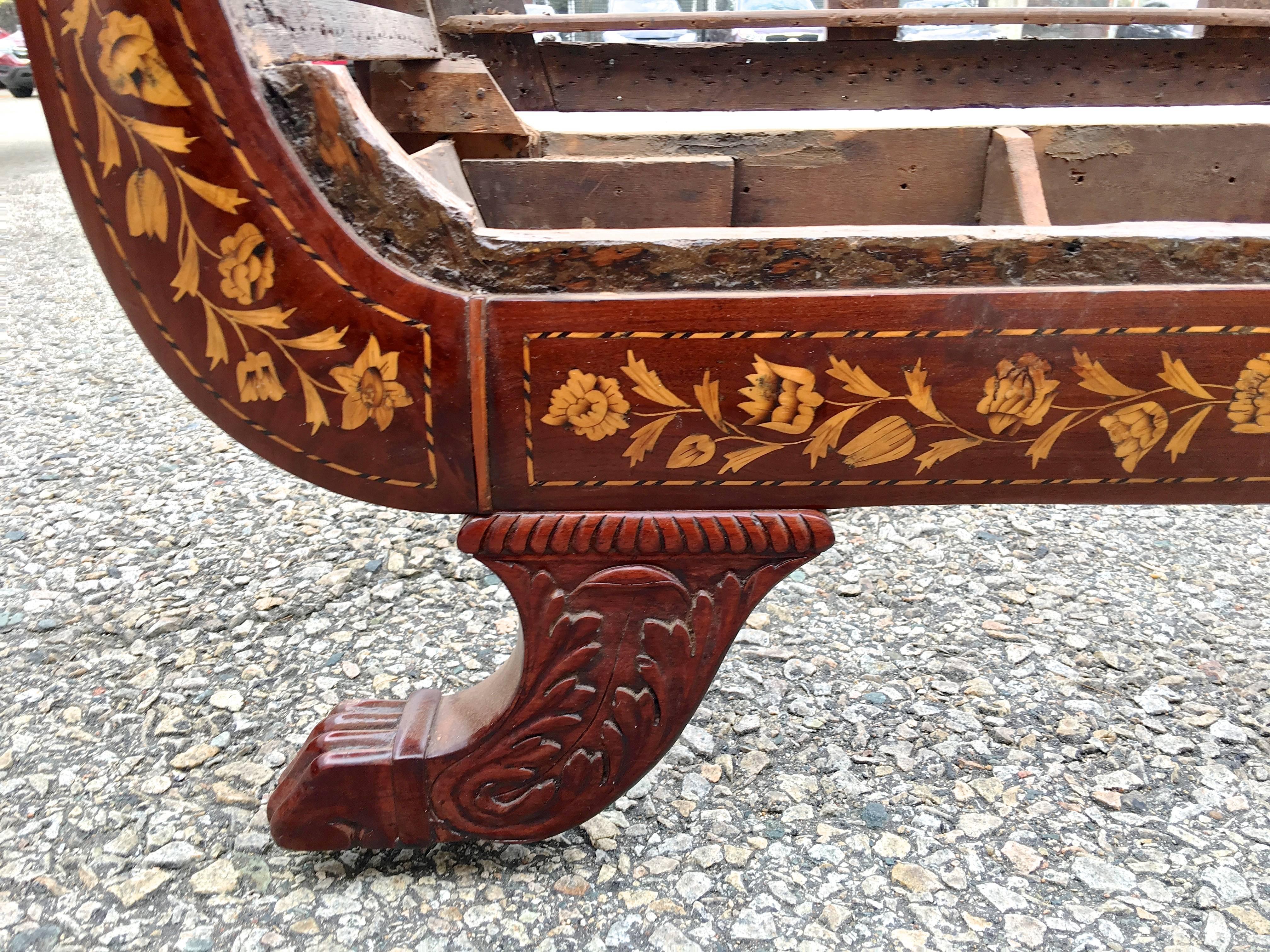 Dutch Recamier Mahogany Chaise with Satinwood Marquetry Inlay, circa 1825 1