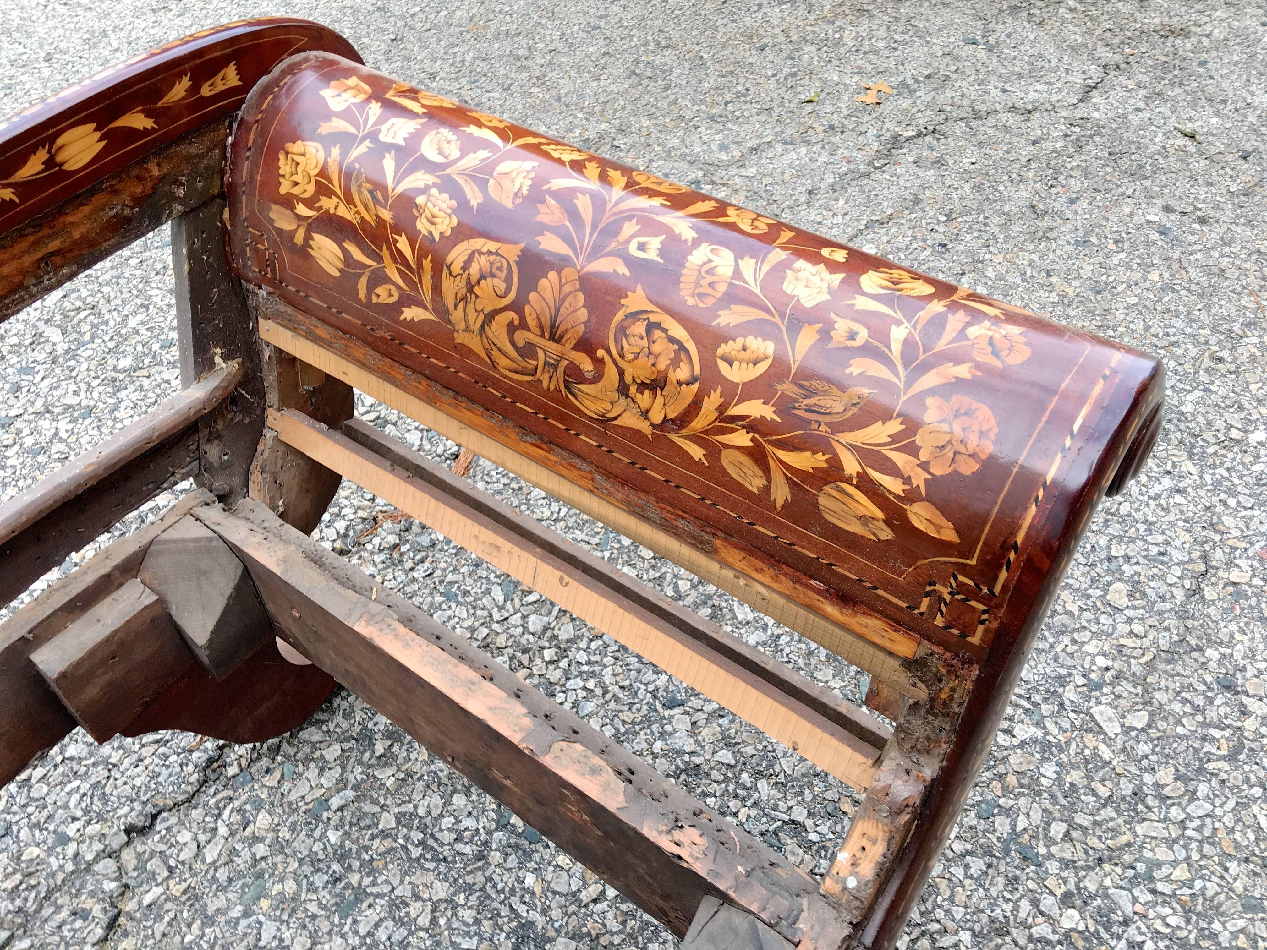 Dutch Recamier Mahogany Chaise with Satinwood Marquetry Inlay, circa 1825 In Good Condition In Hanover, MA
