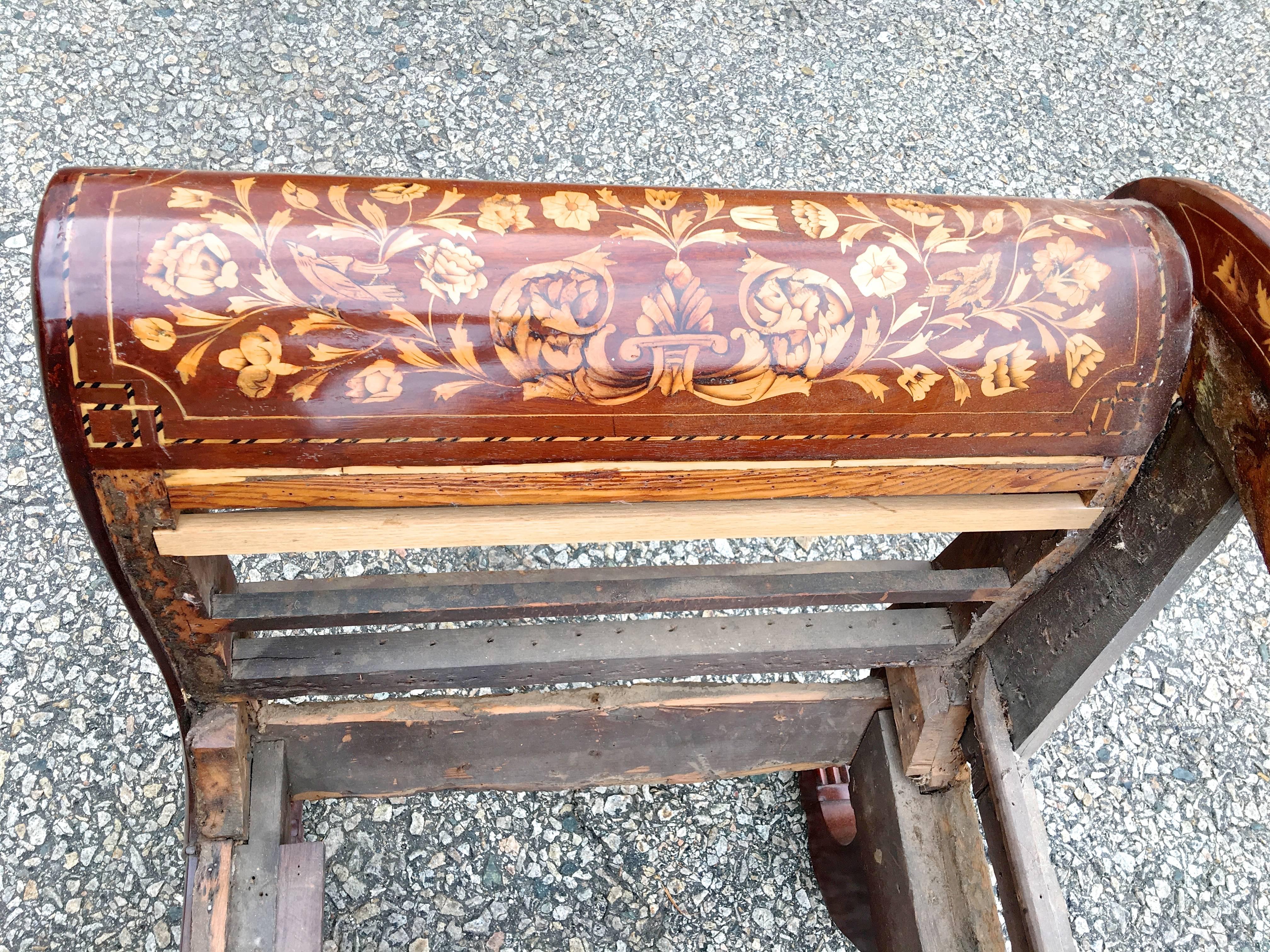 19th Century Dutch Recamier Mahogany Chaise with Satinwood Marquetry Inlay, circa 1825