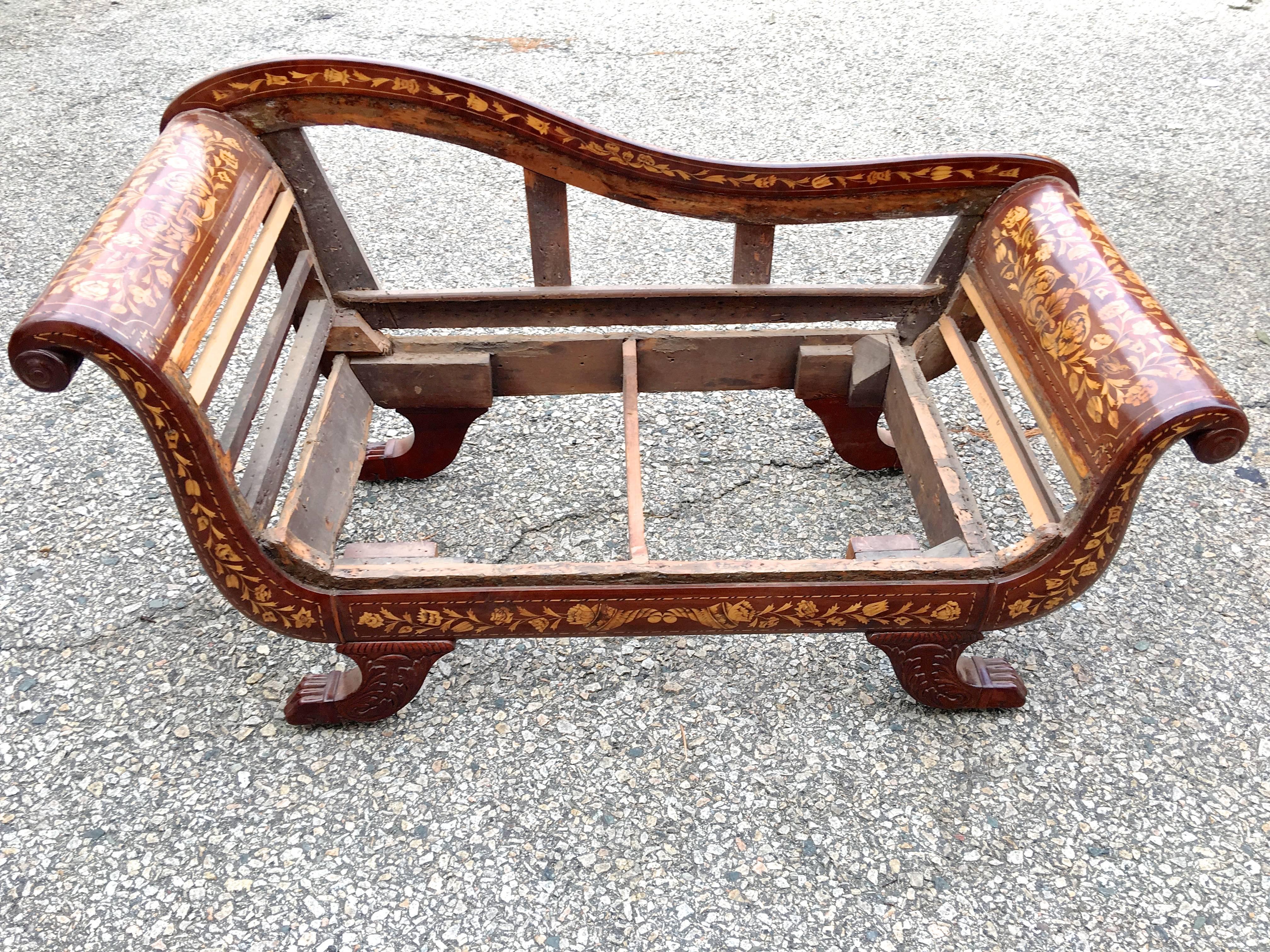 Dutch Colonial Dutch Recamier Mahogany Chaise with Satinwood Marquetry Inlay, circa 1825