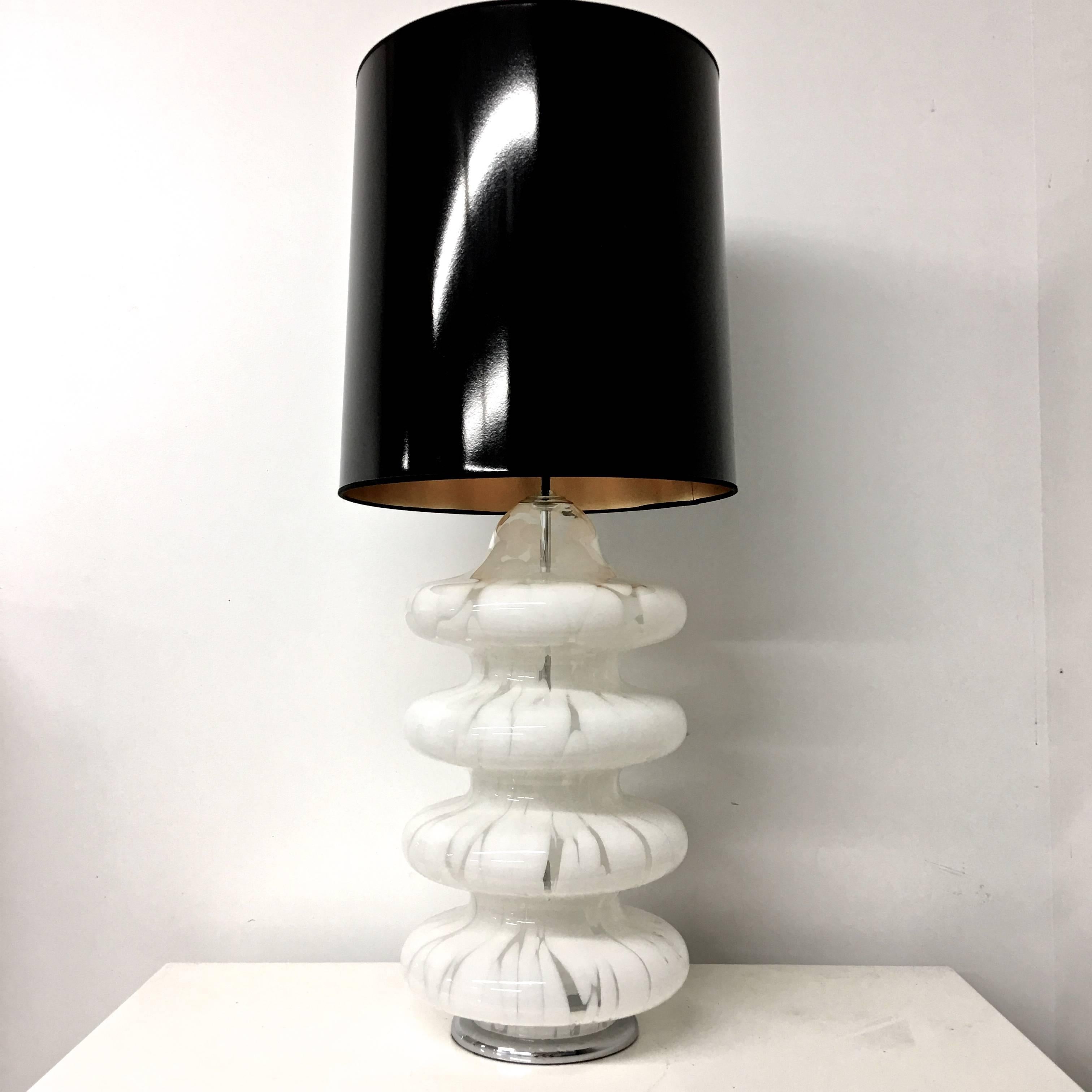 Four-tier pagoda form table lamp by Carlo Nason of Mazzega consisting of handblown Murano glass with white swirls amidst clear glass having a tortoiseshell effect. Nickel plated round base and lamping which include two standard size Edison screw