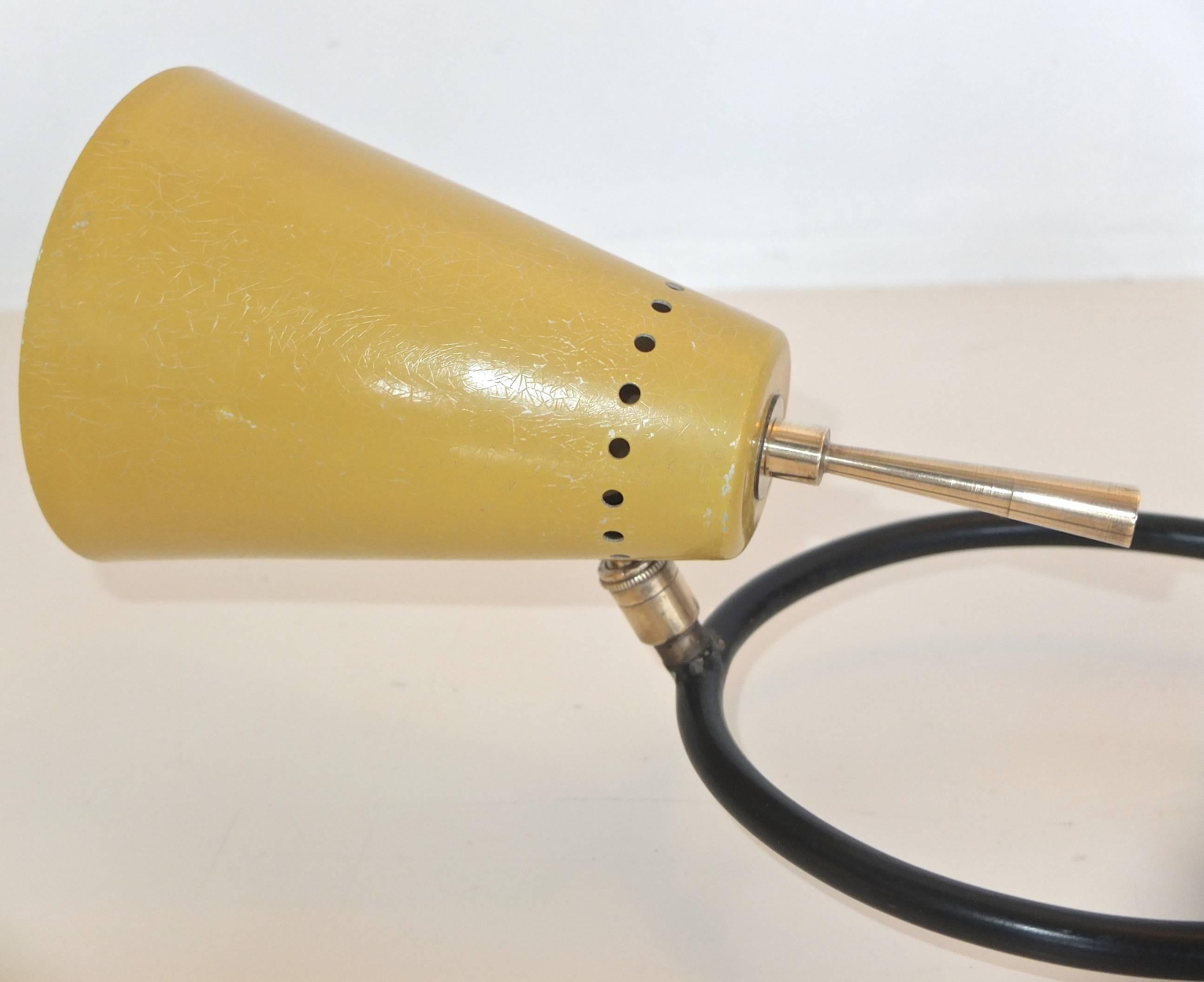 Français Très rare lampe affleurante ou applique à trois bras des années 1950, d'origine française en vente