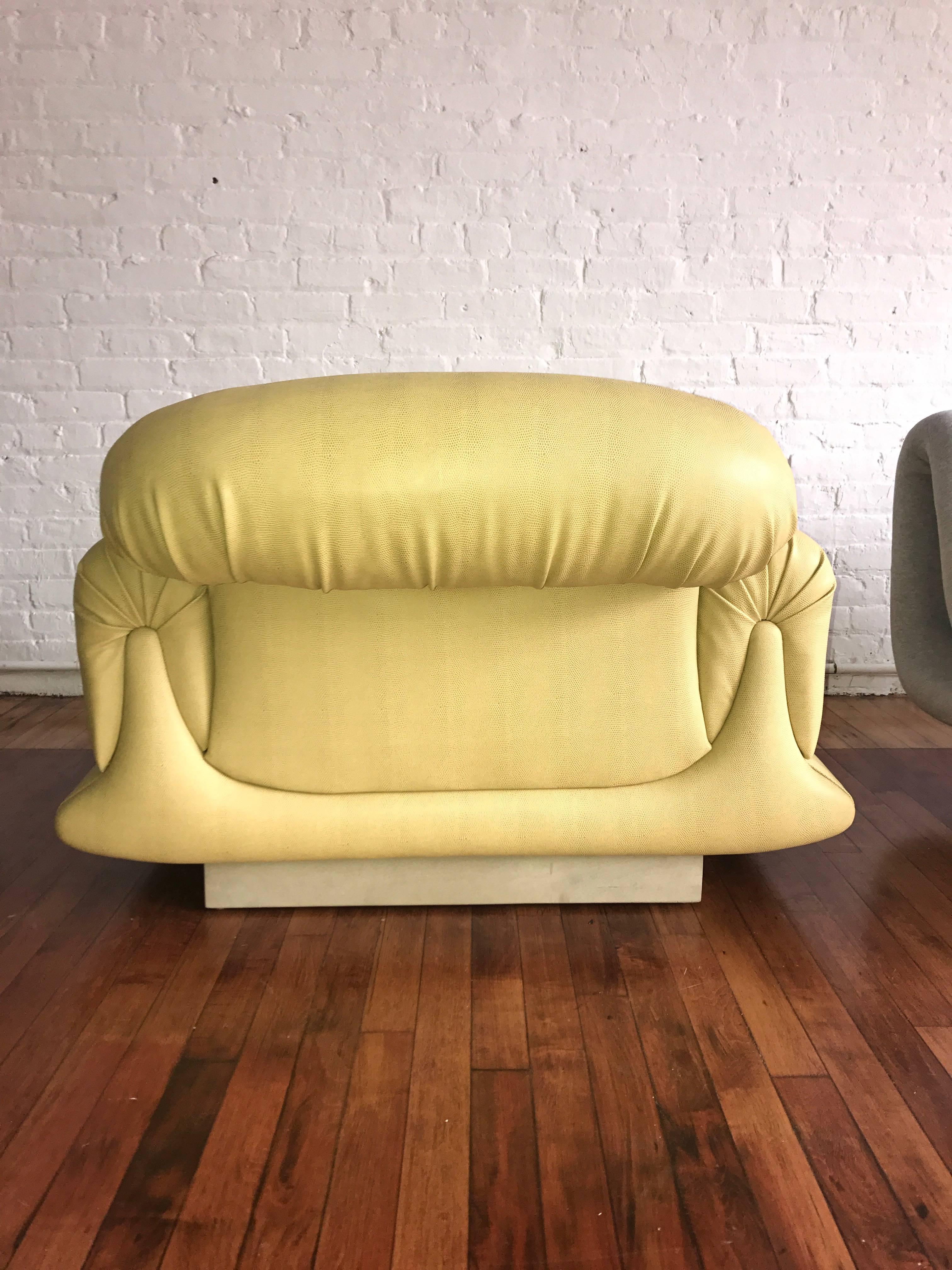 Mod overstuffed green lizard texture vinyl lounge chair.

Manner of Sergio Rodrigues.

Brazilian modern

Minor wear on arms and seat.

Wear consistent with age.

Used items may have wear and/or flaws which the pictures cannot depict. All