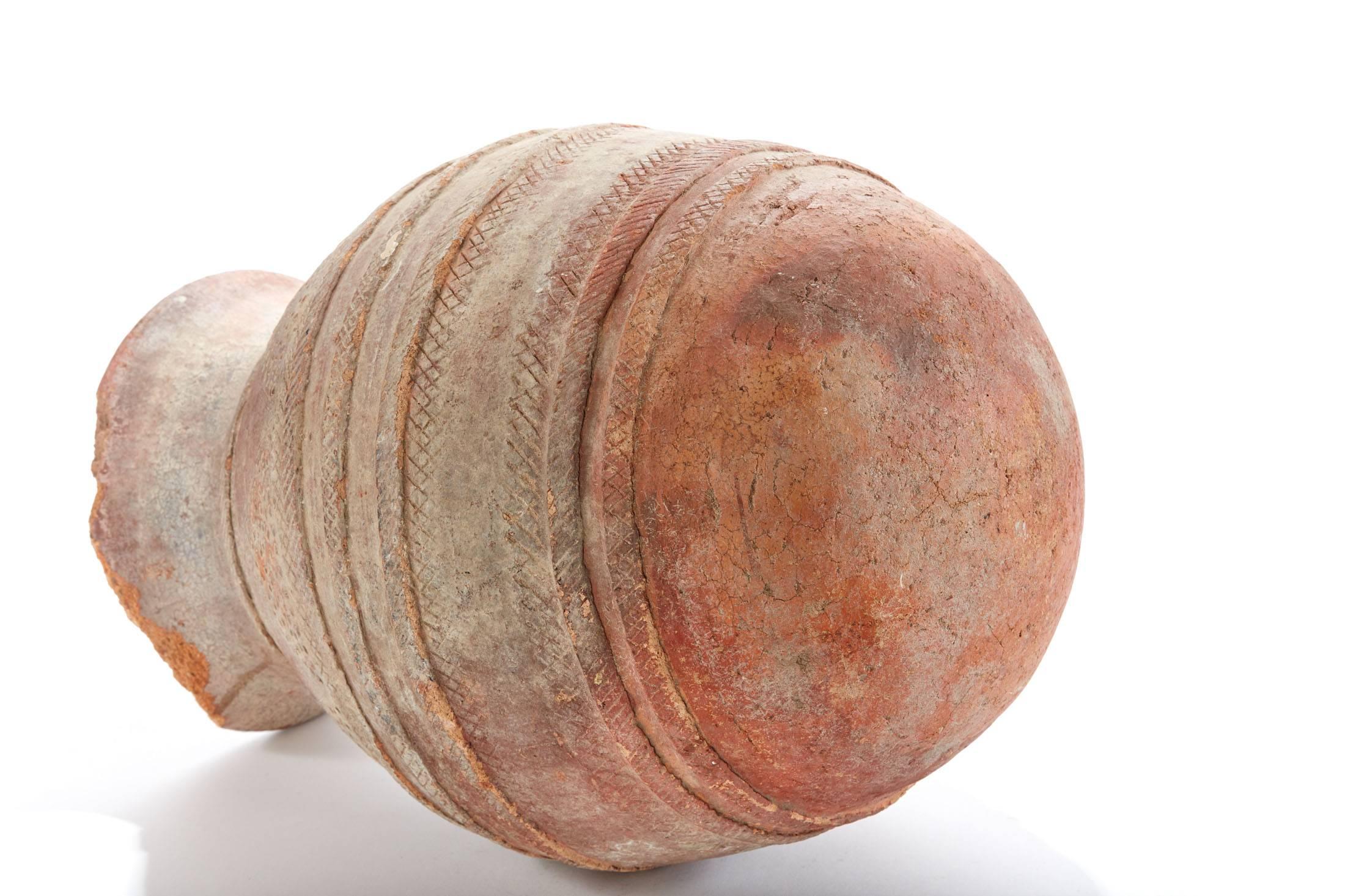 Vase en terre africaine du 20e siècle Bon état - En vente à Chicago, IL