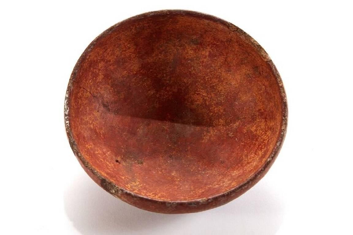 19th century Primitive Italian clay bowl
Measures: 3.25 inch height x 7.25 inch diameter.