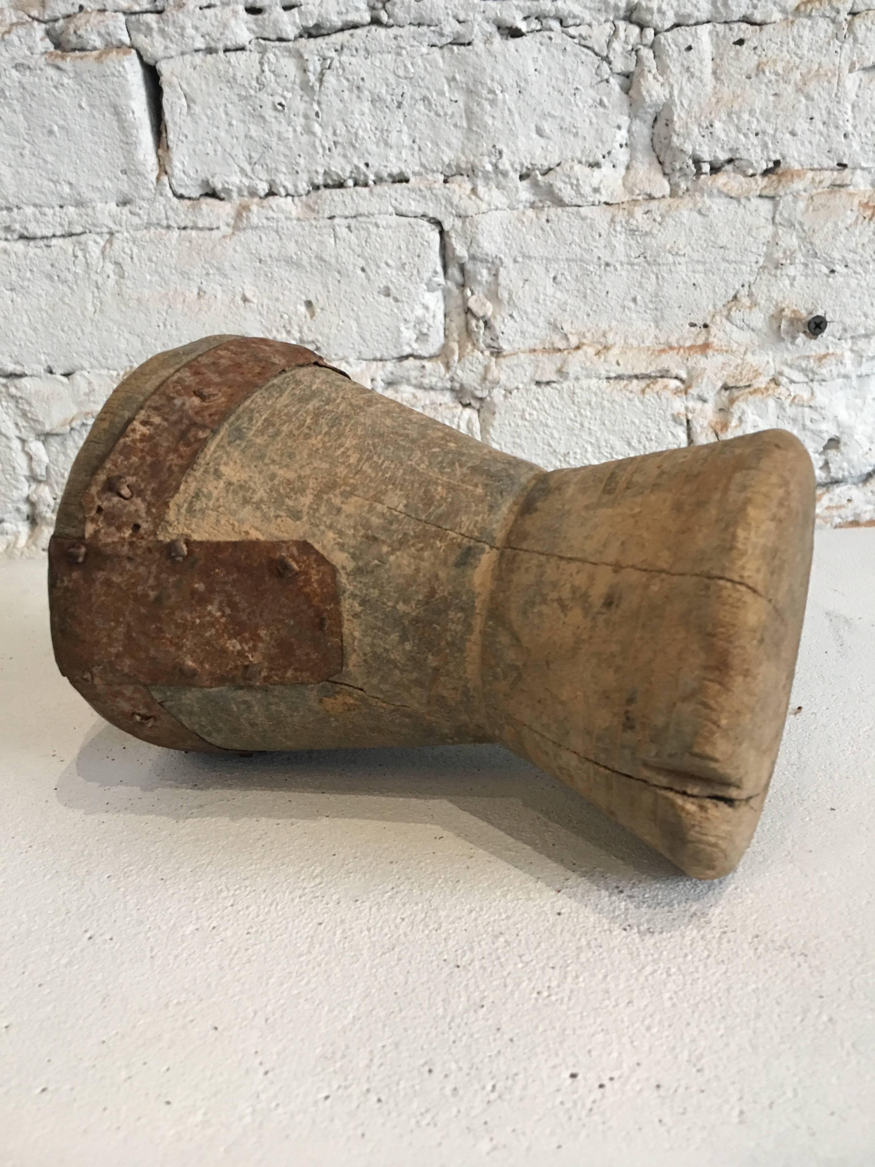 Kleiner Holz-/Metall-Mortar aus Jemen/Schaudi-Bordüre aus dem 19. Jahrhundert im Angebot 3