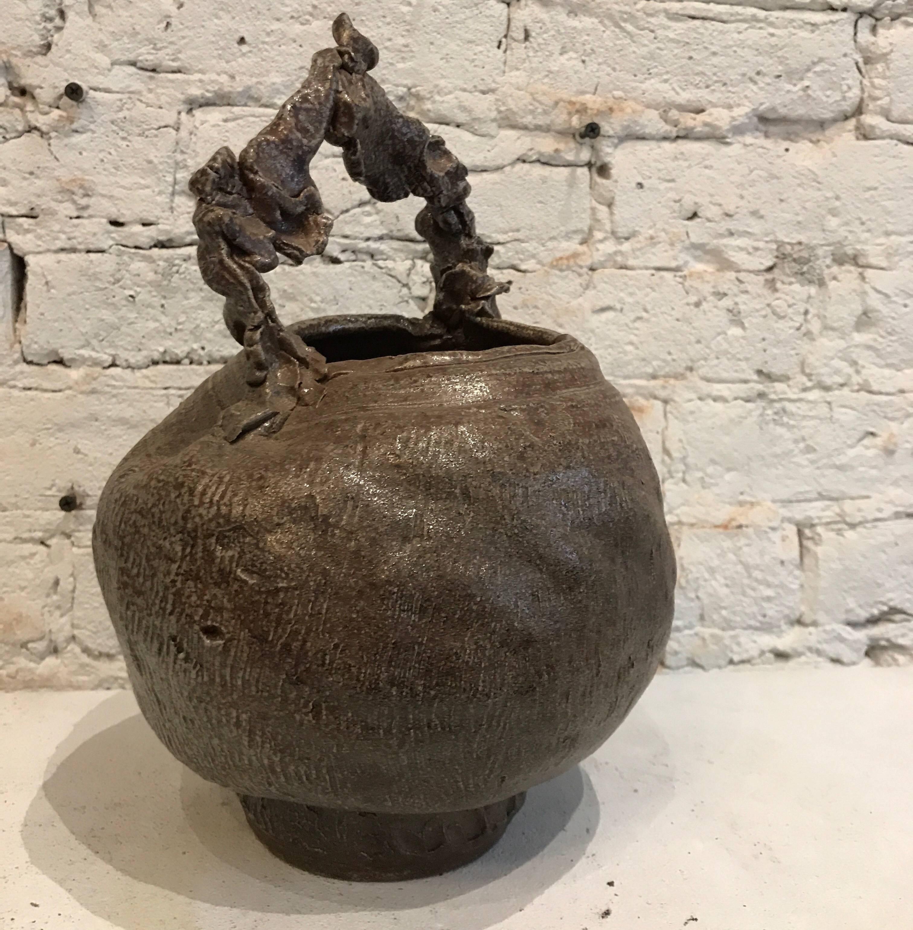 20th century rough and primitive raku handled pottery by Kelly Fuenning 
The style of this beauty of the piece is rather primitive and ancient although it is a contemporary piece 



Measures: 7.25 inch D x 7.75 inch W x 10.5 inch H
Bowl: 6.5