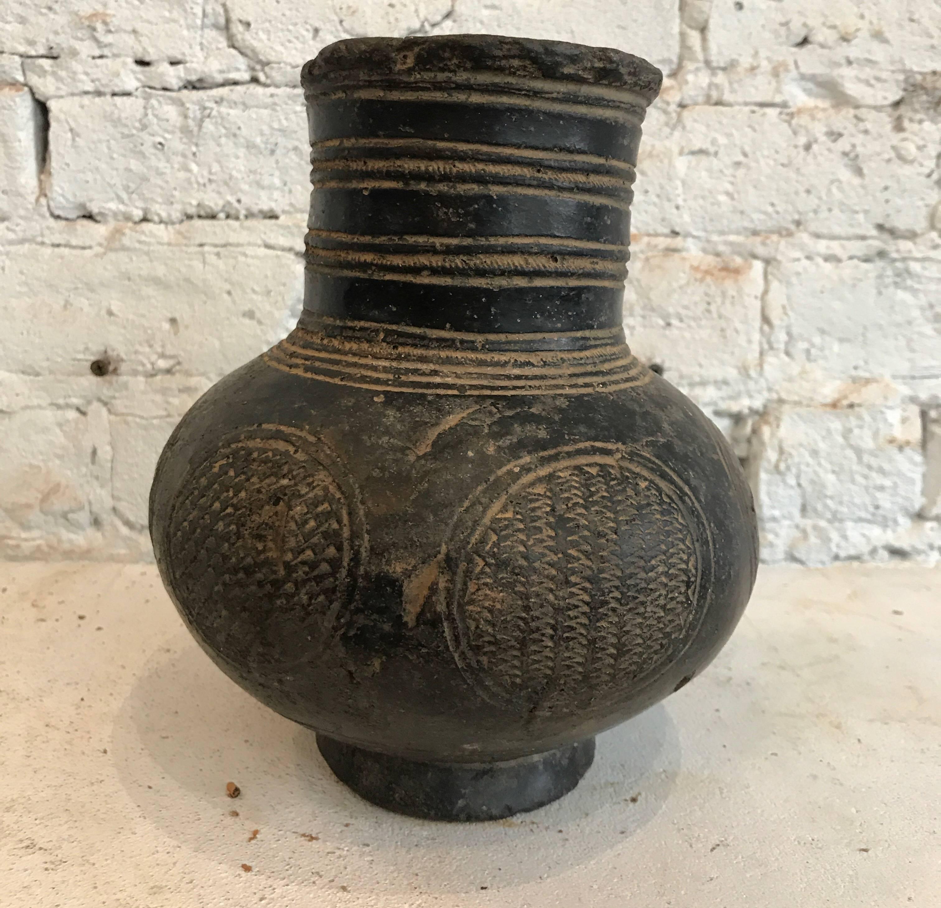 Mid-20th century engraved African vessel from Mali




Dimensions: 7.5 in. H x 6.25 in. diameter. Neck of vase is 3.25 in. H x 3.75 in. diam at opening. 
The base of vase has 3.25 in. diameter.