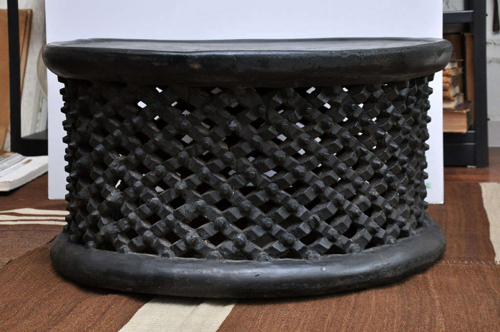 20th century large round Bamileke stool, beautiful carved wood table from Cameroon.