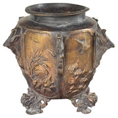 Urna con piede in bronzo del XIX secolo