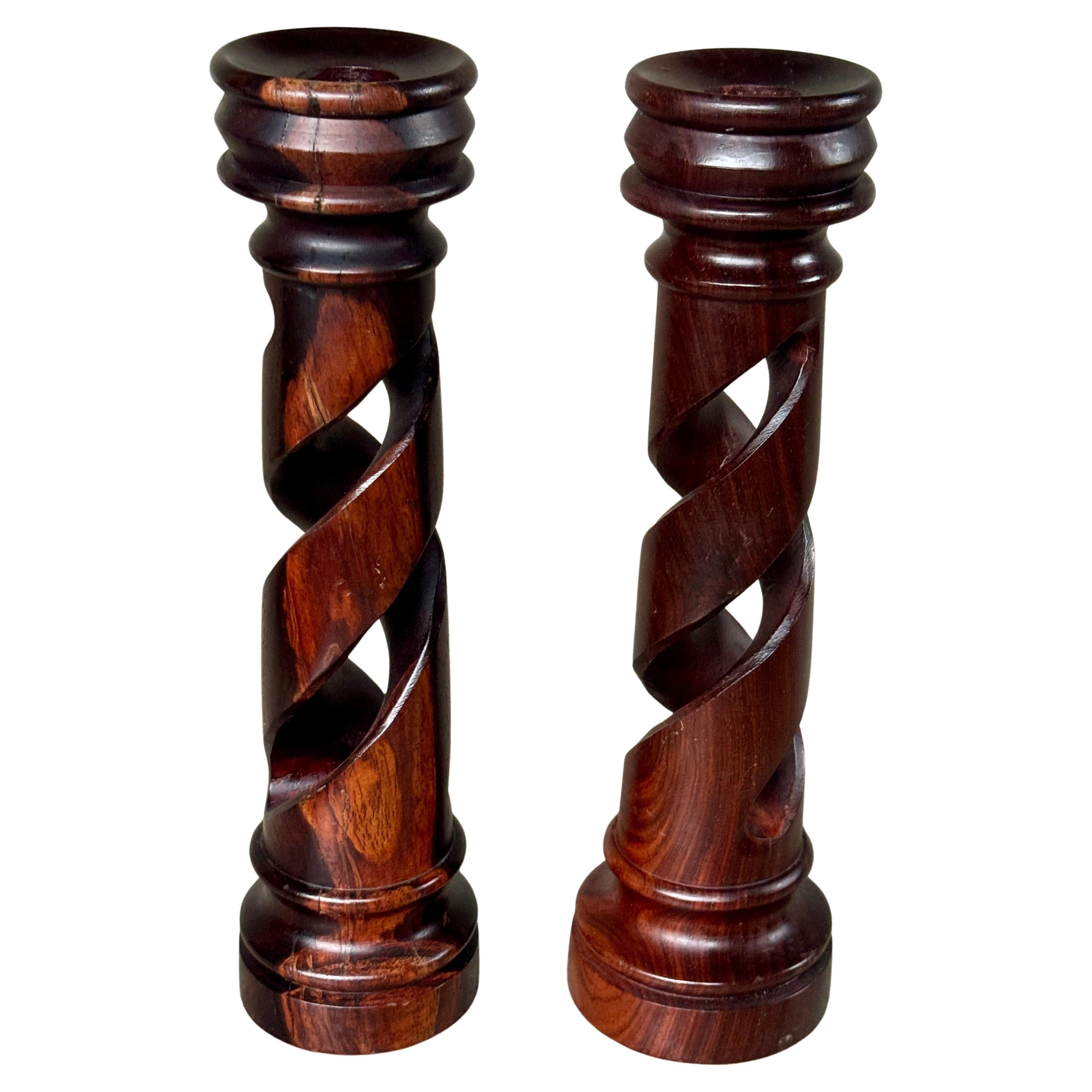 Coppia di candelieri classici in Wood ritorto del XX secolo