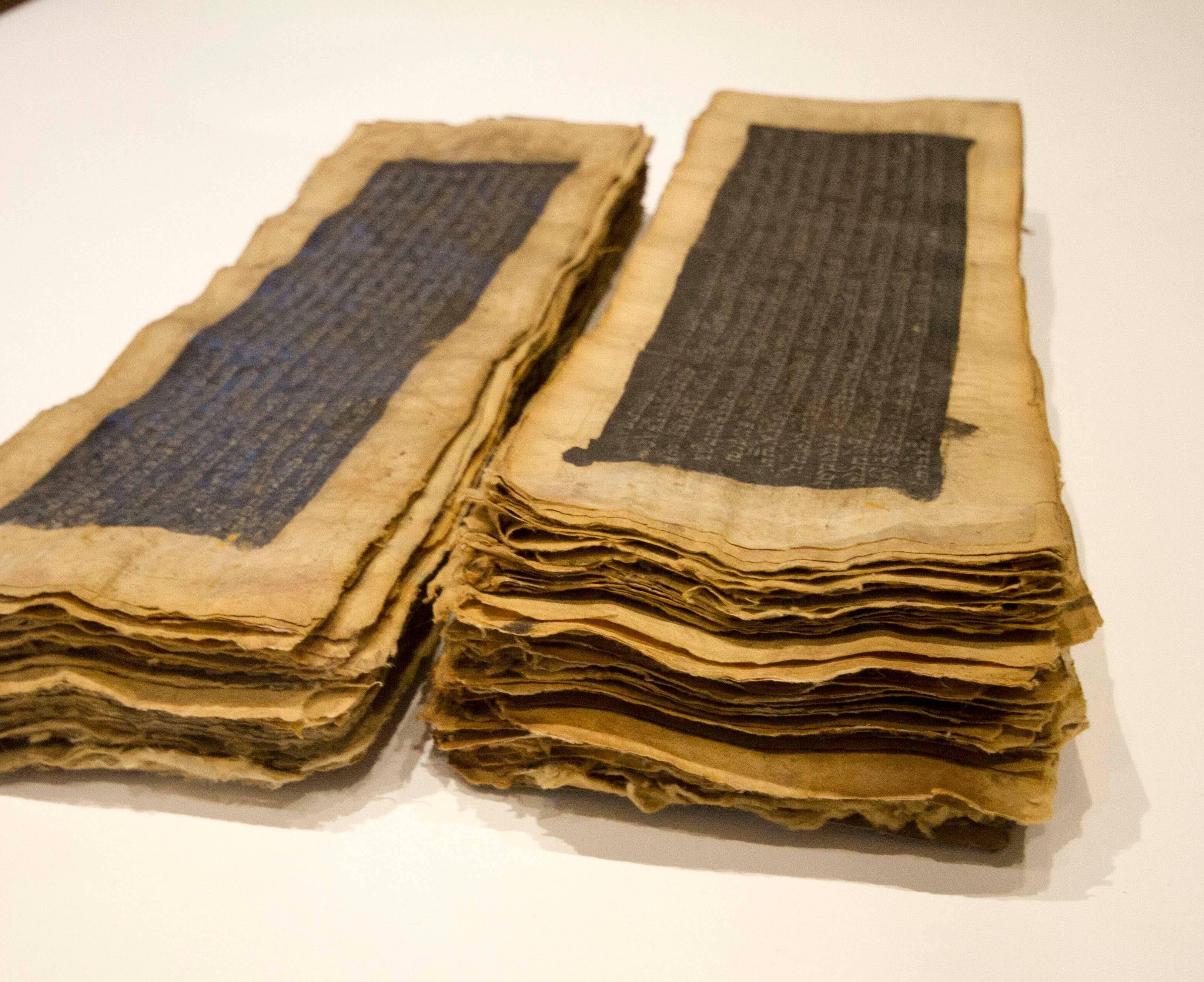 19th Century Sanskrit Prayer Book Pages In Good Condition For Sale In Chicago, IL