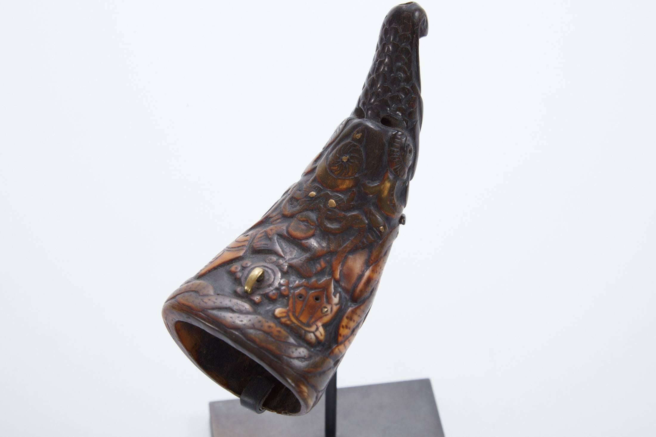 Handgeschnitztes Ritual „Thun Rwa“ aus dem späten 19. Jahrhundert  Horn mit Goldeinlage im Zustand „Hervorragend“ im Angebot in Chicago, IL