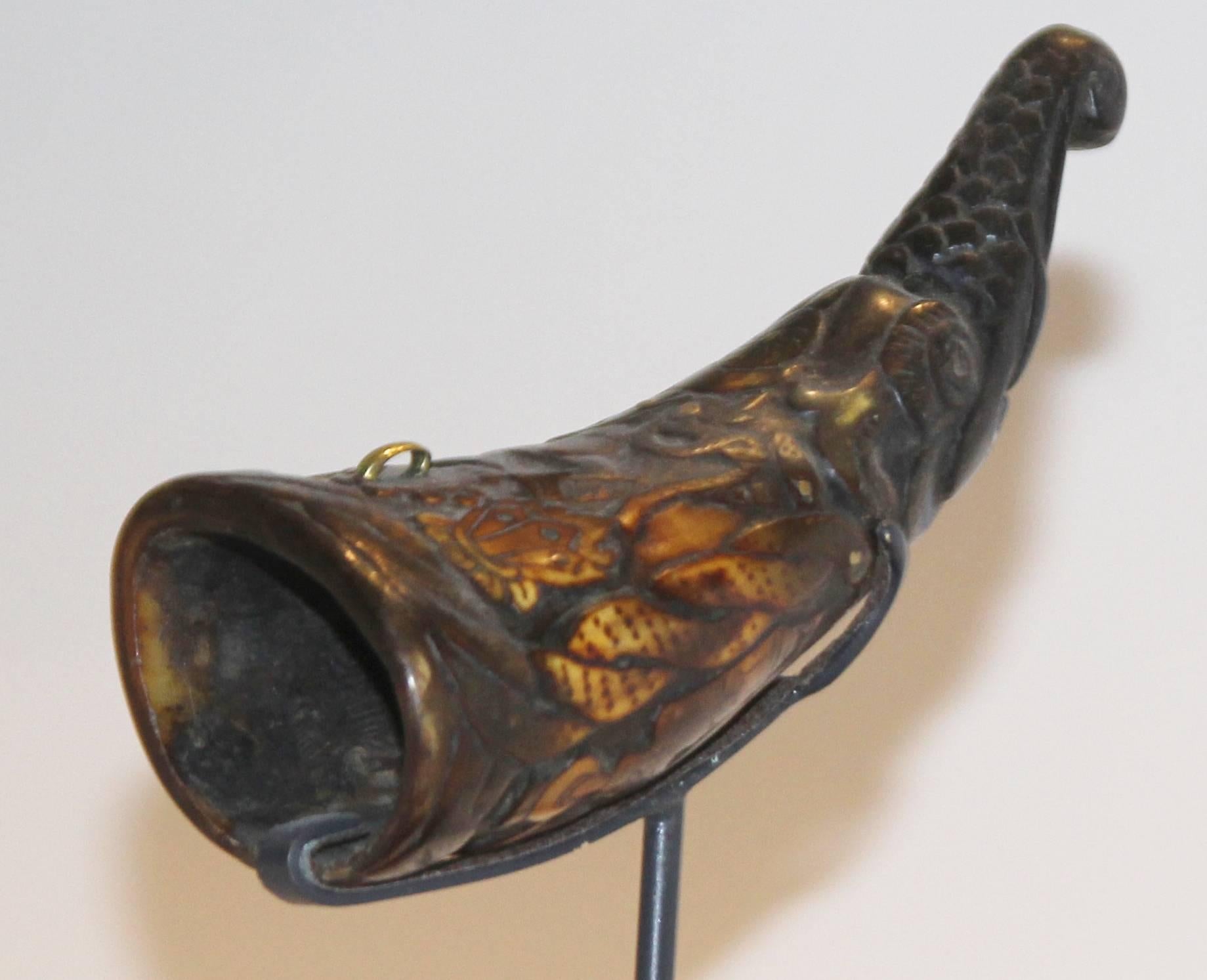 Late 19th Century Hand-Carved ritual 'Thun Rwa'  Horn with Gold Inlay For Sale 1
