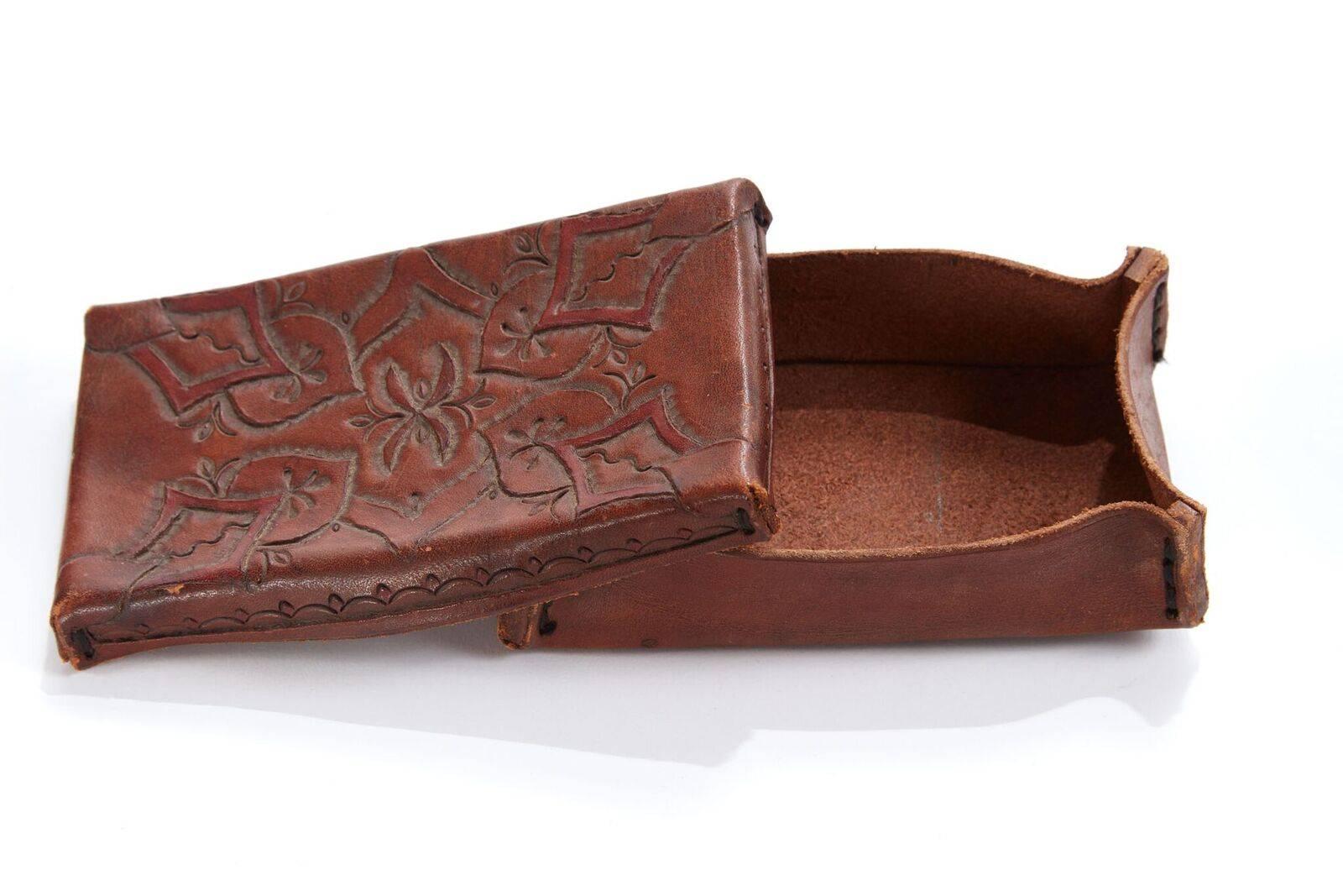 Engraved Early 20th Century Small Tooled Leather Box from Mexico For Sale