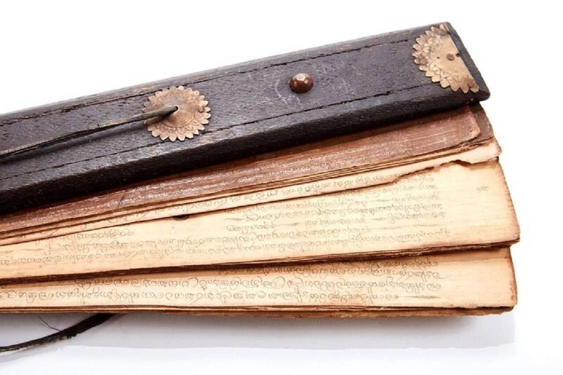 19th Century Sri Lankan Rice Paper Prayer Book Tied with Wooden Binding For Sale 4