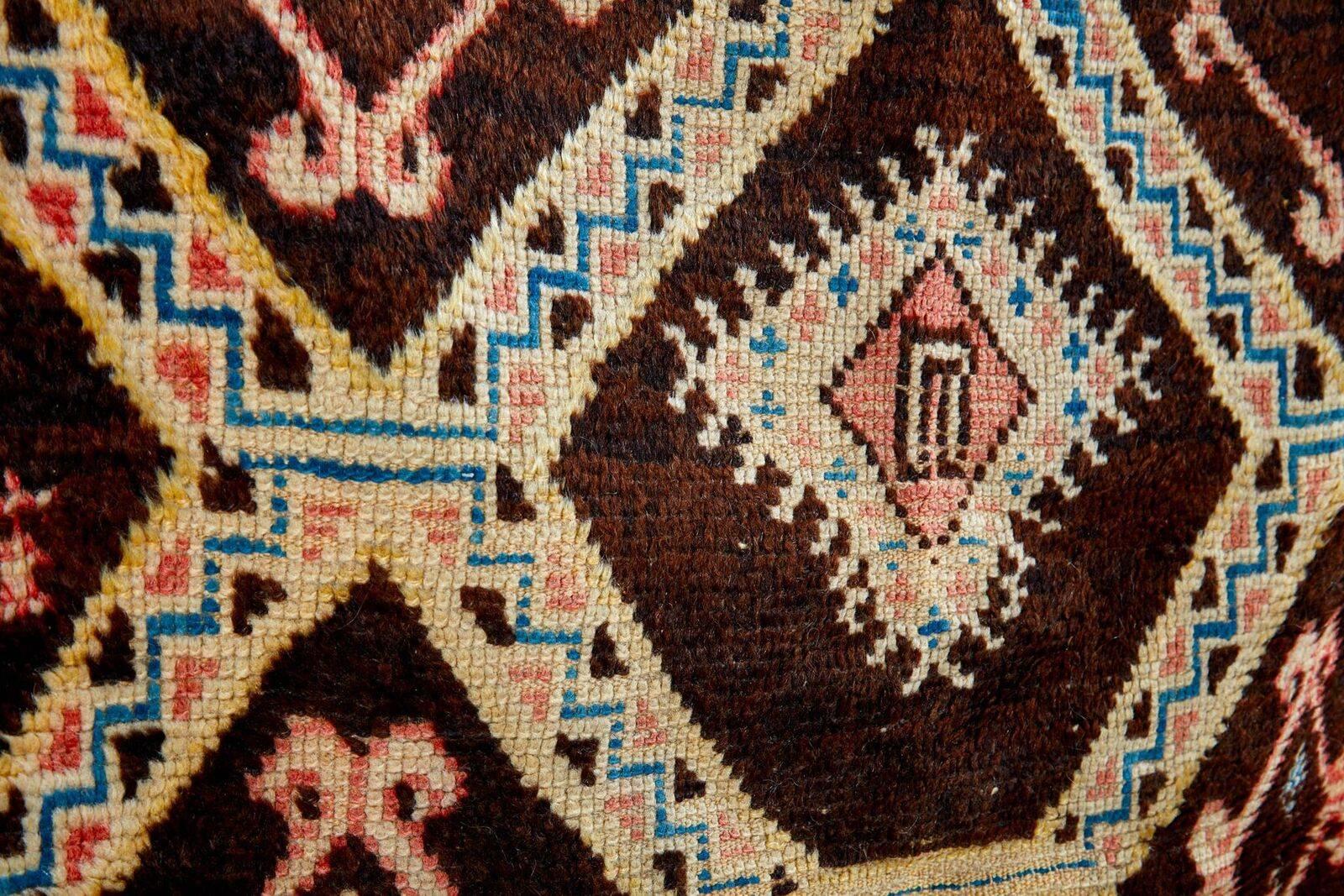 Marokkanischer Berberteppich aus dem frühen 20. Jahrhundert, gefunden im Atlasgebirge (Handgeknüpft) im Angebot