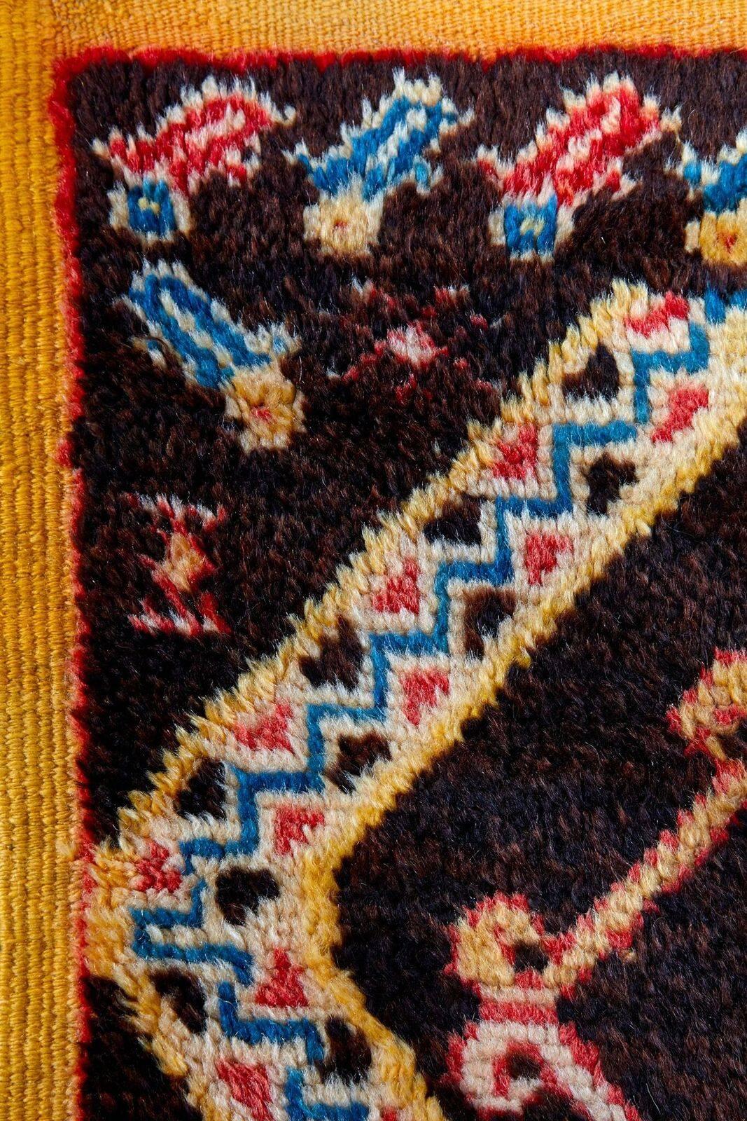 Marokkanischer Berberteppich aus dem frühen 20. Jahrhundert, gefunden im Atlasgebirge im Zustand „Hervorragend“ im Angebot in Chicago, IL