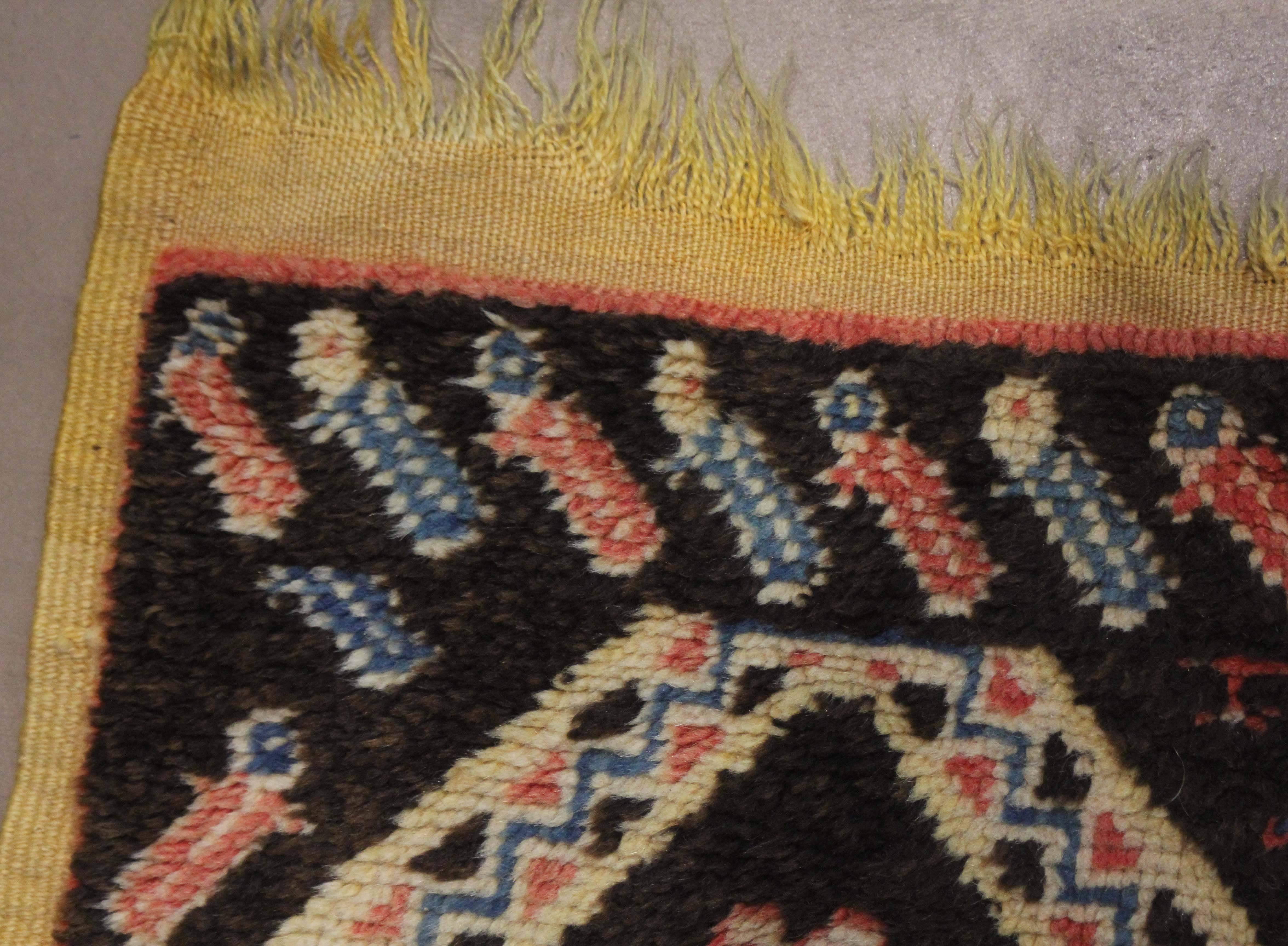 Marokkanischer Berberteppich aus dem frühen 20. Jahrhundert, gefunden im Atlasgebirge im Angebot 2