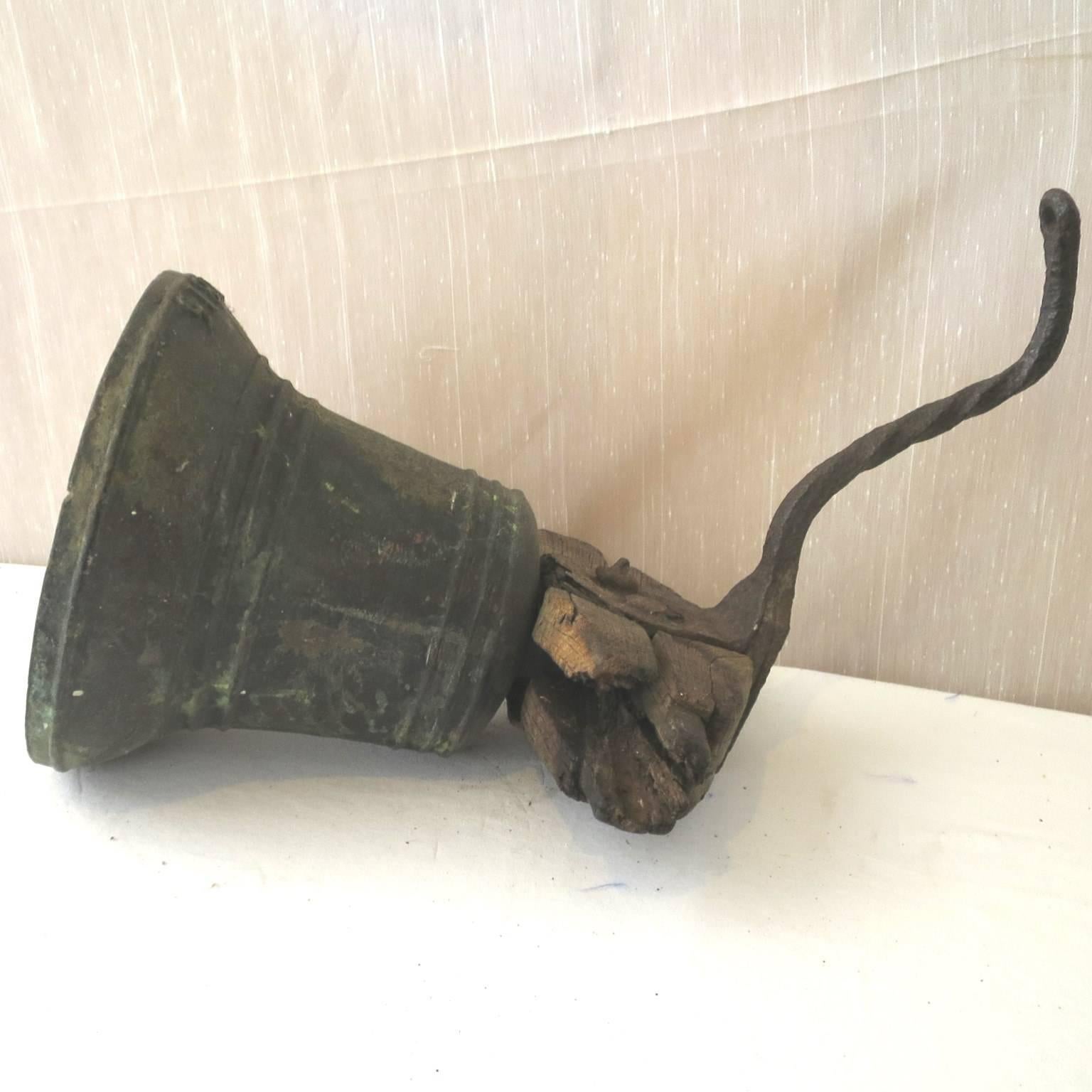 The bronze Airin bell dated 1815 is attached to its wood beam with its wrought iron mounts.
The bell clapper is lacking.
The dimensions of the bell is 11.50 diameter 11