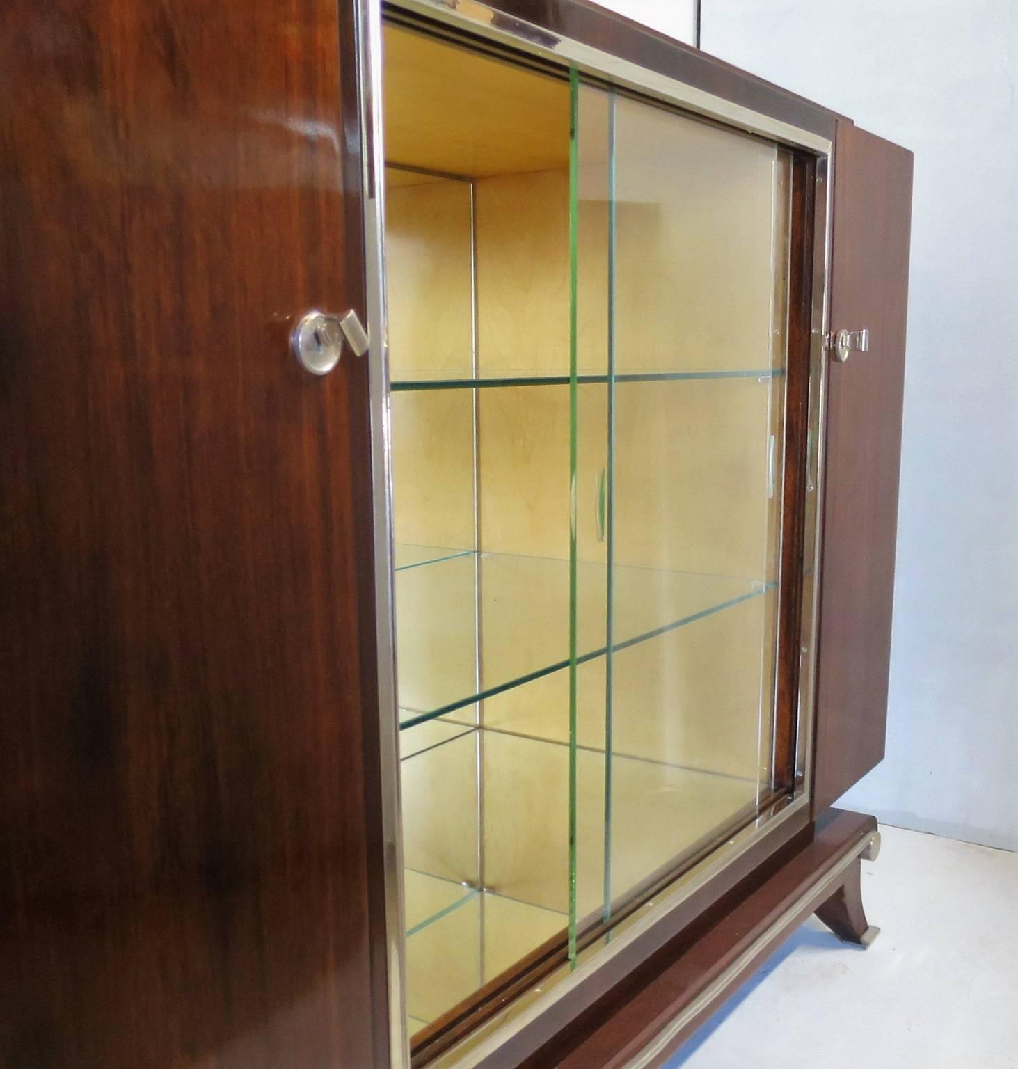 Mid-20th Century Art Deco Display Cabinet in Mahogany, Glass and Mirror