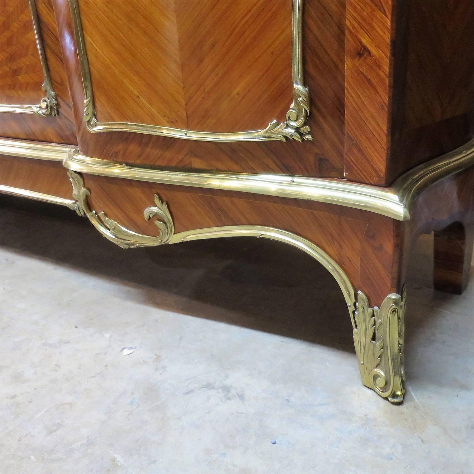 Rosewood Cabinet Attributed to Millet Sunbeam Veneer St LXV Bronze Accents In Good Condition For Sale In Miami, FL