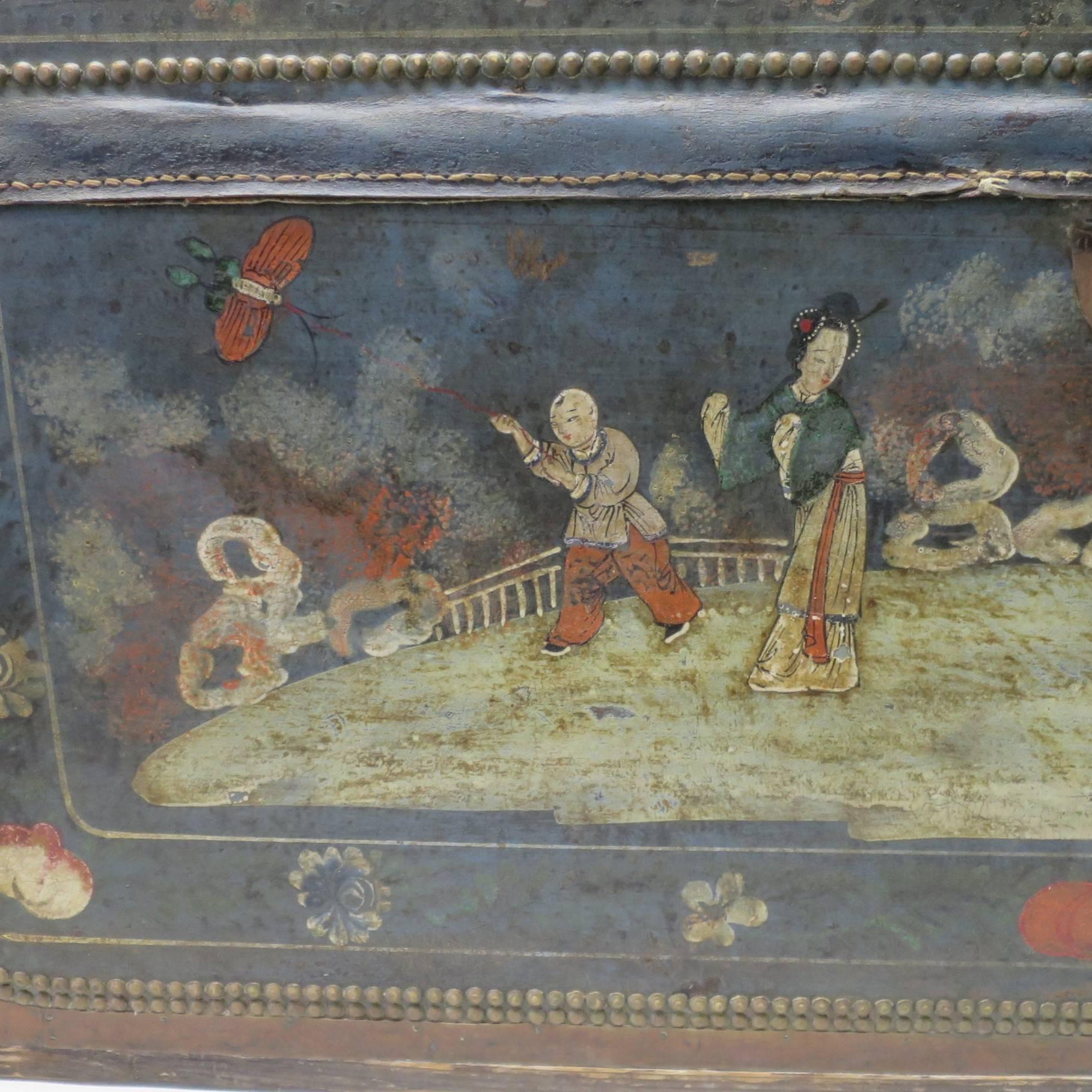 Chinese Trunk in Wood and Ornemented Leather, circa 19th Century 1