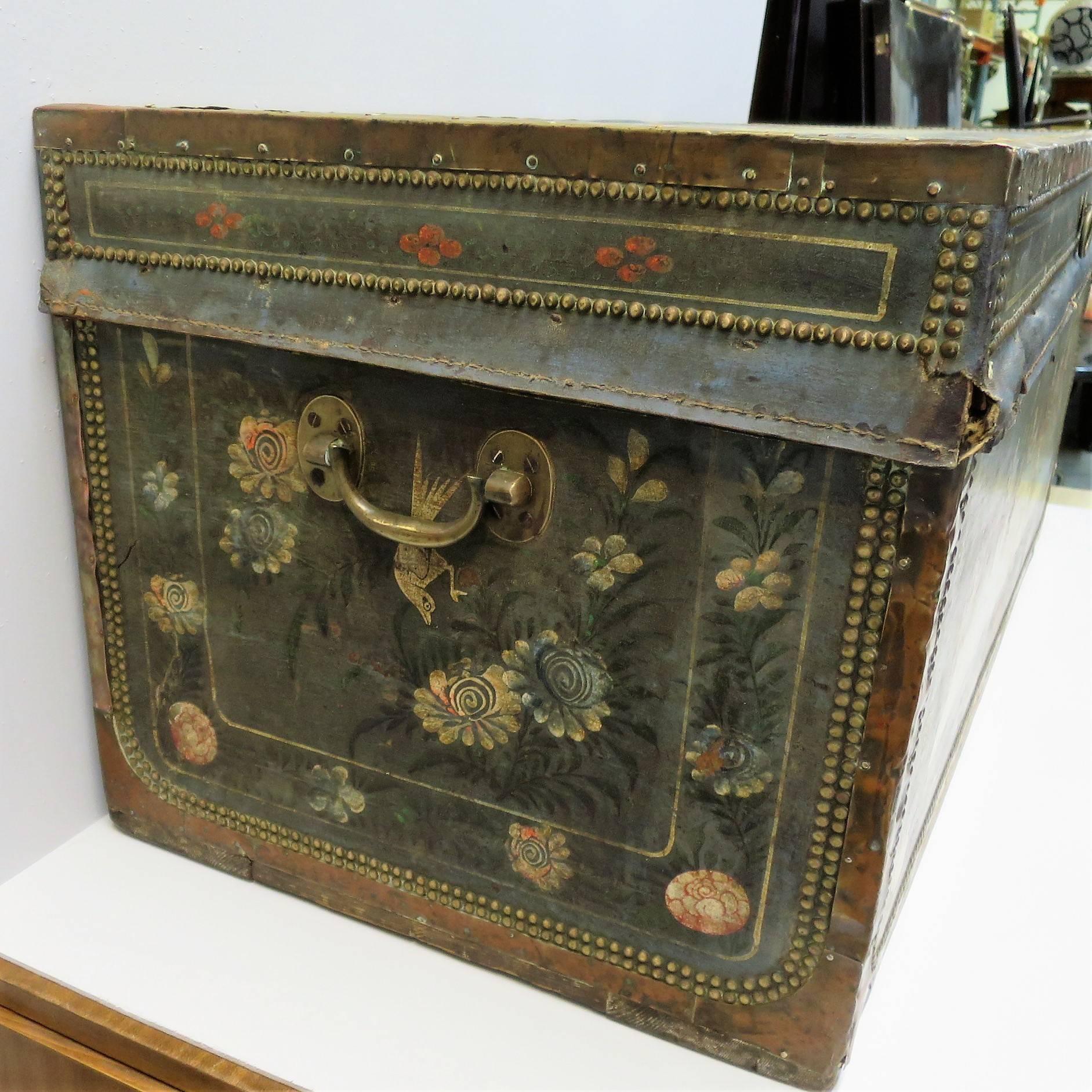 Chinese Trunk in Wood and Ornemented Leather, circa 19th Century 3