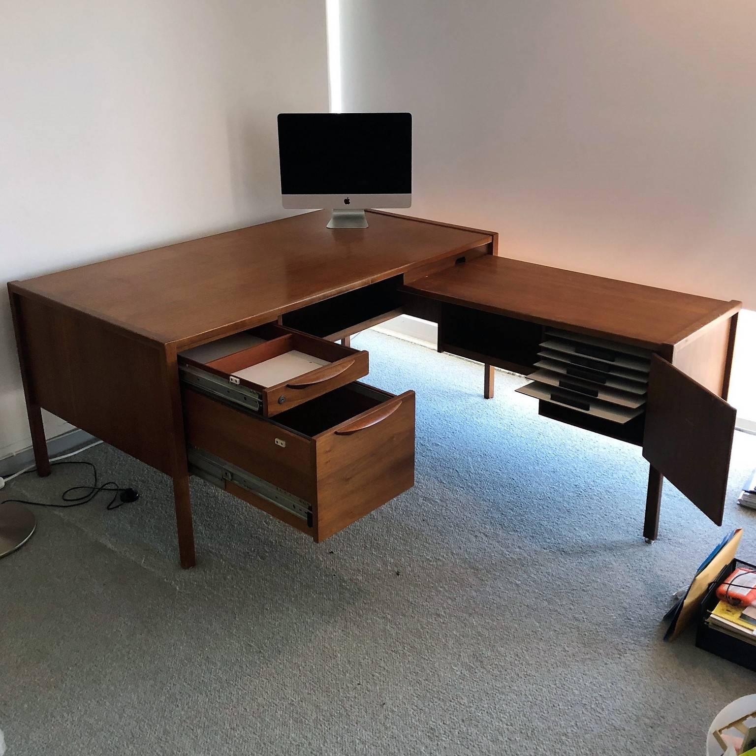 Mid-Century Modern Desk with a Side Extension by Jens Risom In Good Condition In Miami, FL