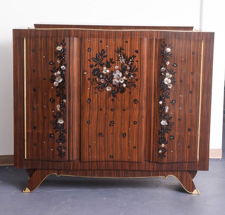 Rare and magnificent Art Deco Macassal inlaid cabinet. 
Front part inlaid with végétal design.
Slightly curved front doors.
Signed piece by Jules Leleu (1883-1961). 
Very exceptional master piece by the well known French designer Leleu.
the front