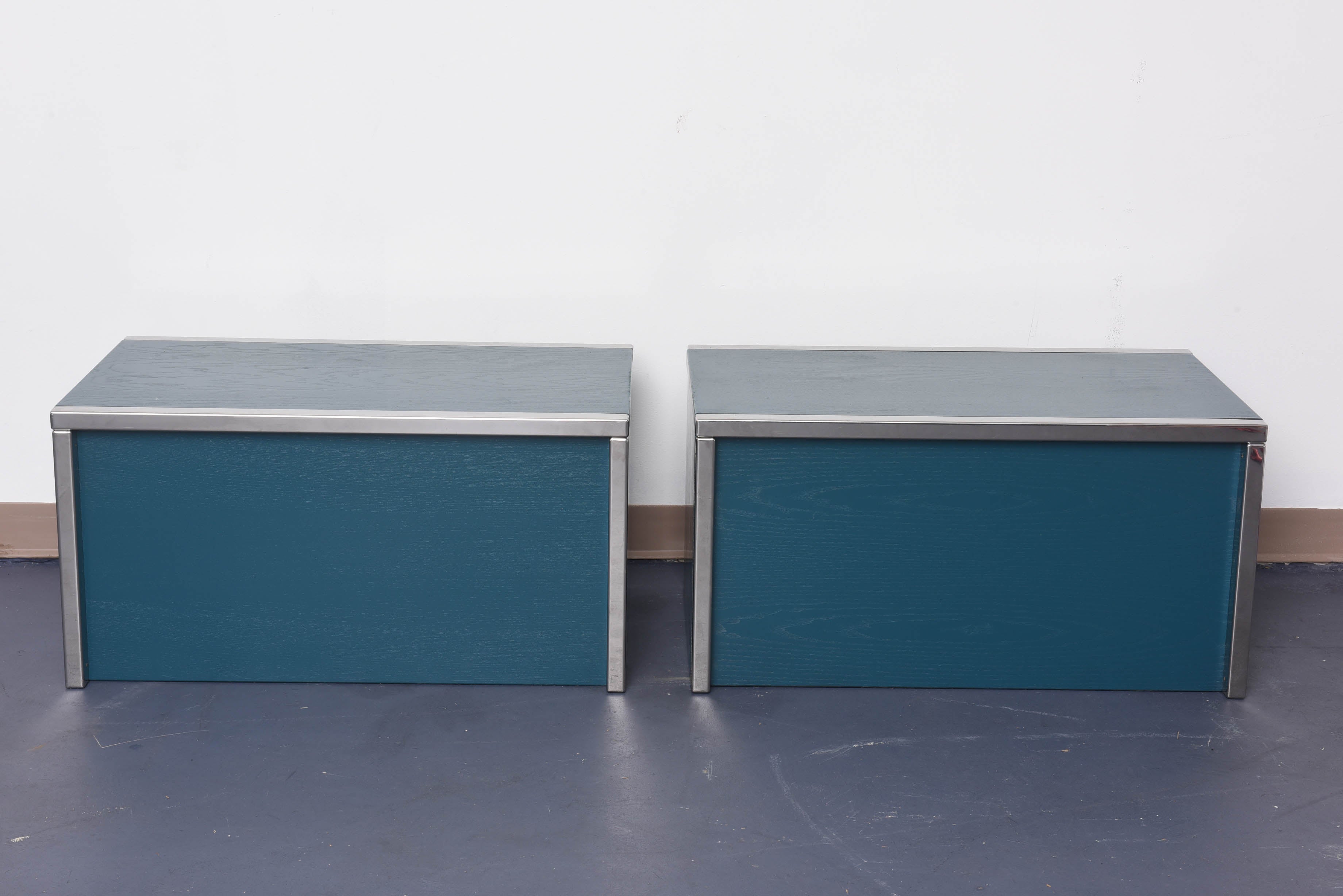 In turquoise lacquered wood, Italian pair of Mid-Century Modern chests.
 