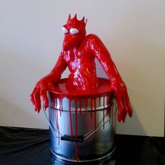 Escultura contemporánea de Anton "El Rey Rojo" en metal y resina roja