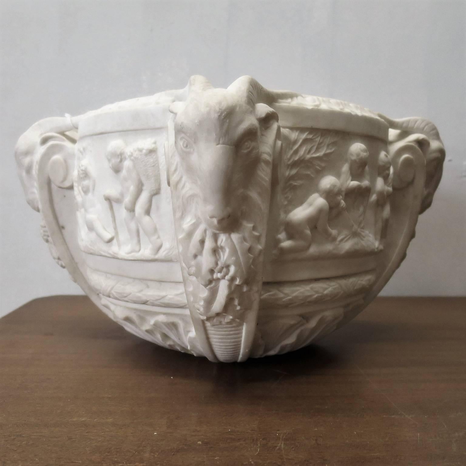 Neoclassical 19th Century Carved Marble Planter In Excellent Condition In Miami, FL
